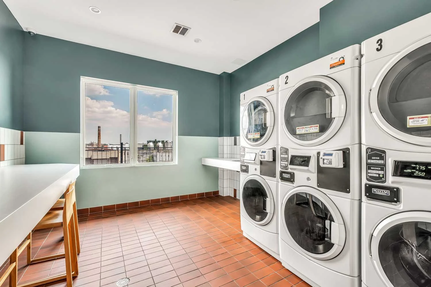 urban-apartment-laundry-facility-interior-photography-unaevstudio.jpg