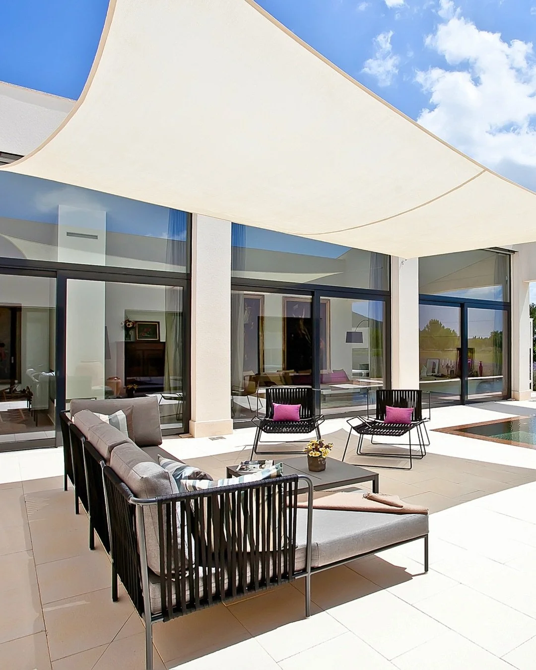 Keep your poolscape cool and comfortable with shade solutions that blend style and safety. From pergolas and canopies to umbrellas and shade sails, there are plenty of ways to relax and protect yourself from the sun while enjoying your pool. ☀️