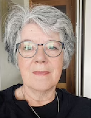 Donella Macdonald, Director Ionad Hiort