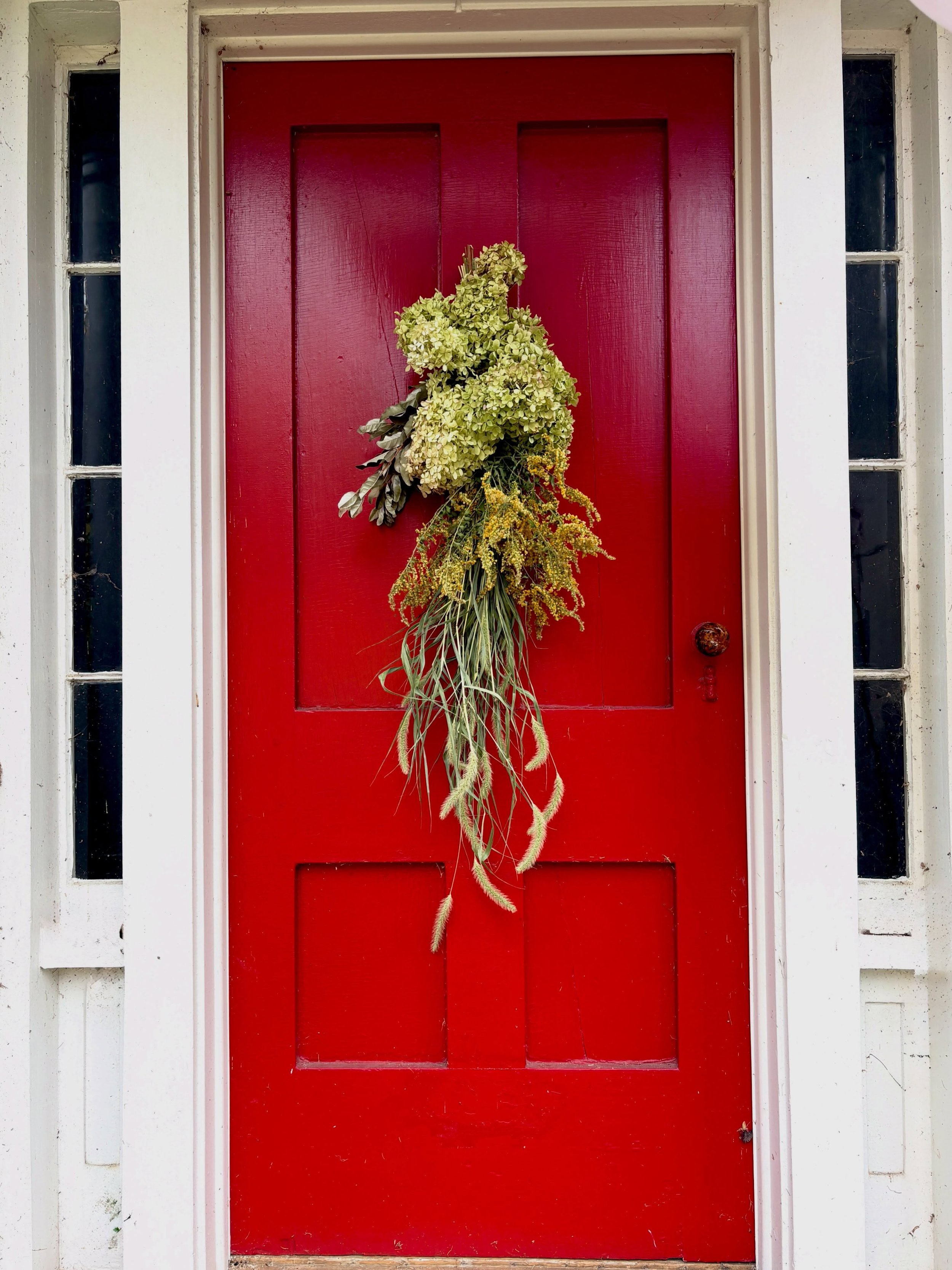 Another season for this red door ❤️ This door in Madison gets a refresh with every season. All natural, always biodegradable. Creating something to share with our neighbors, gives everyone a chance to pause + appreciate the season