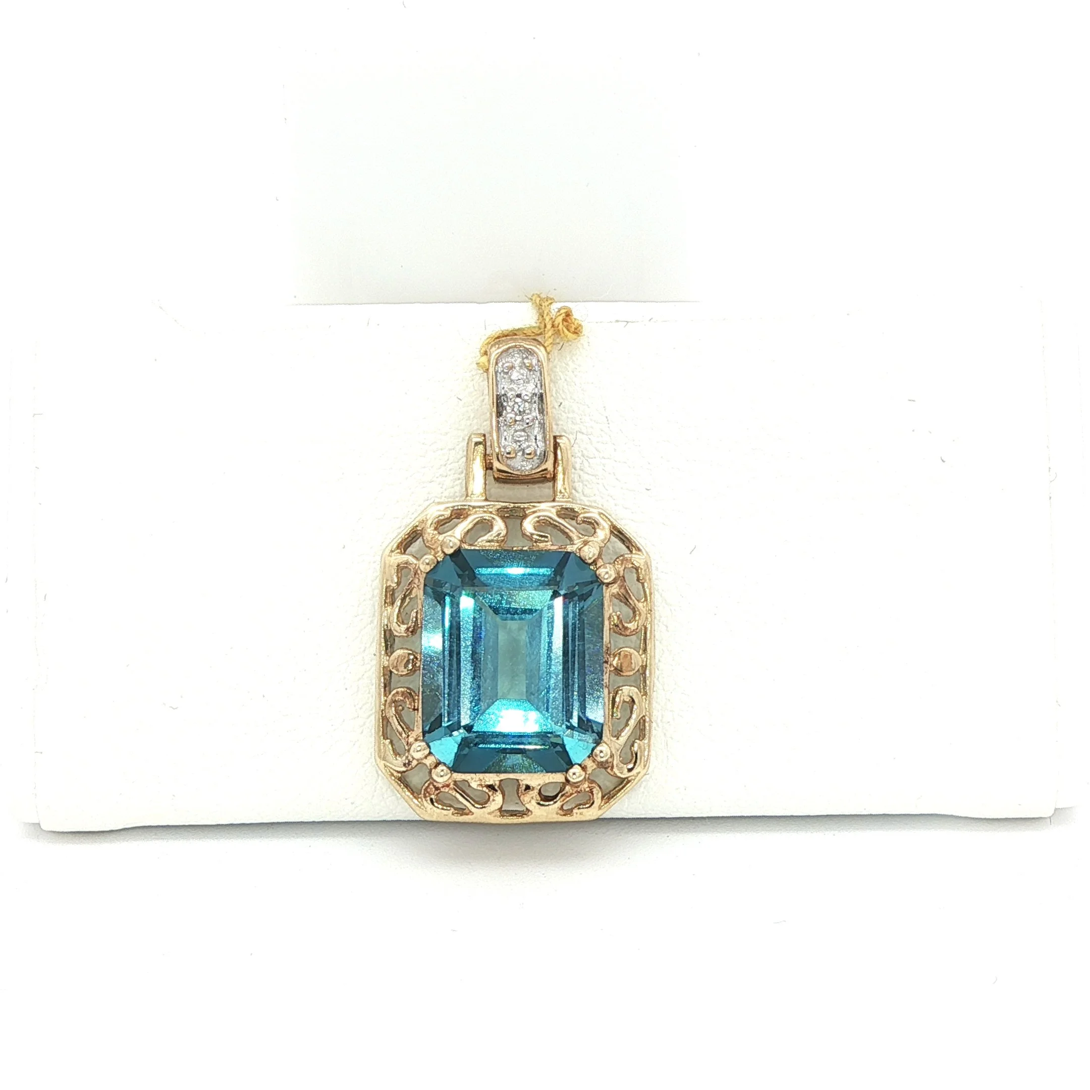 10k Yellow Gold London Blue Topaz & Diamond Filigree Pendant