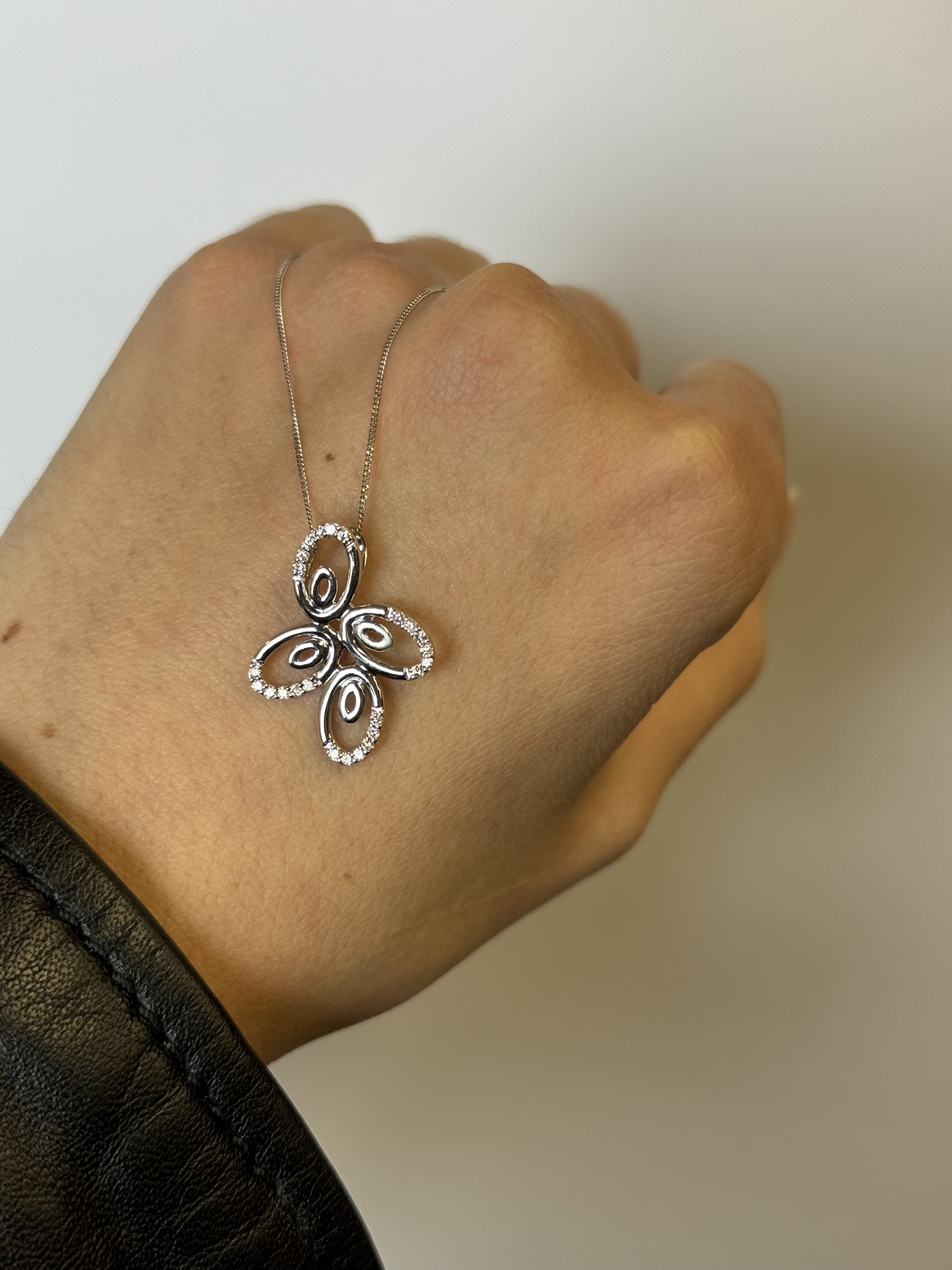 18k Abstract Diamond Pendant Necklace