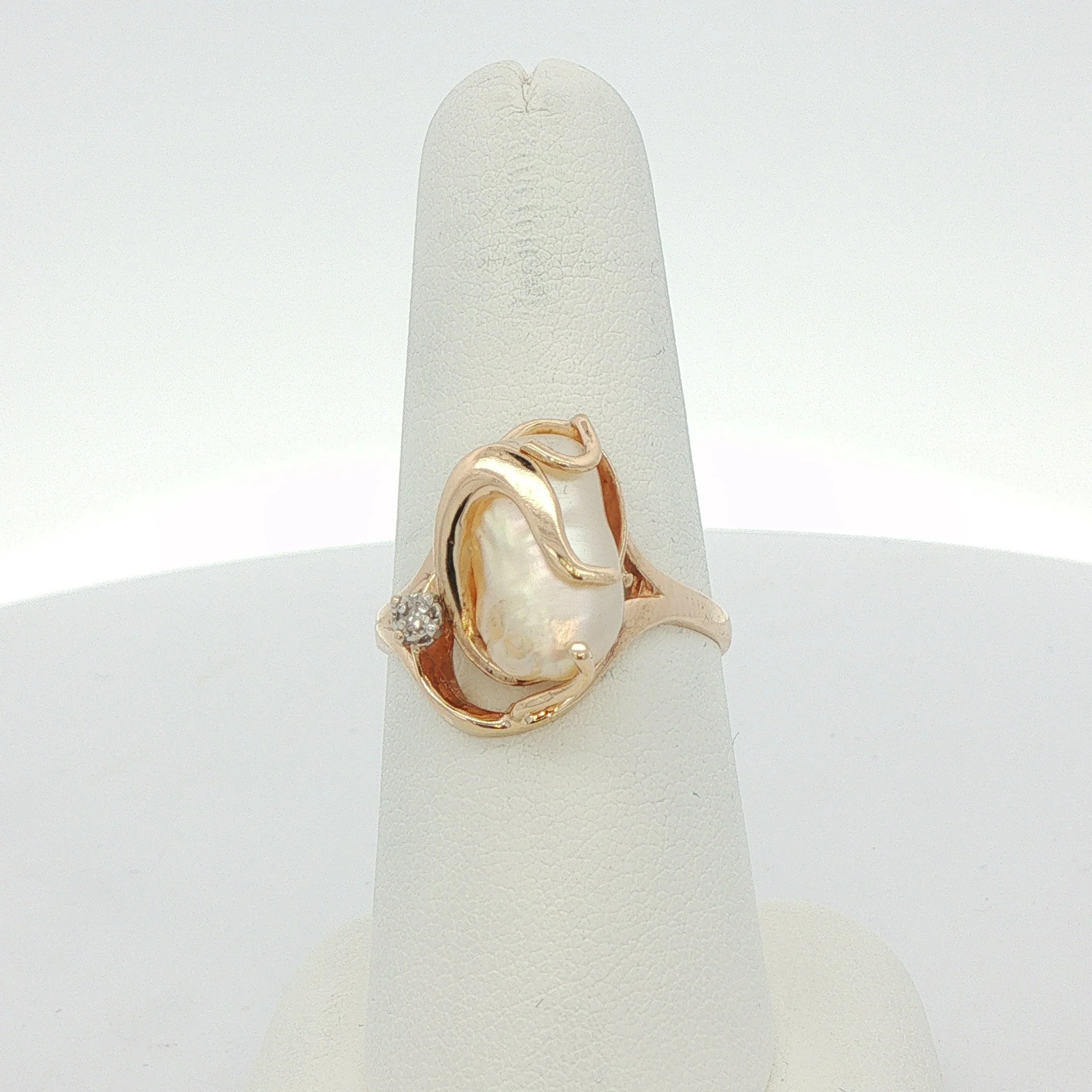 10K Yellow Gold Freshwater Pearl & Diamond Ring