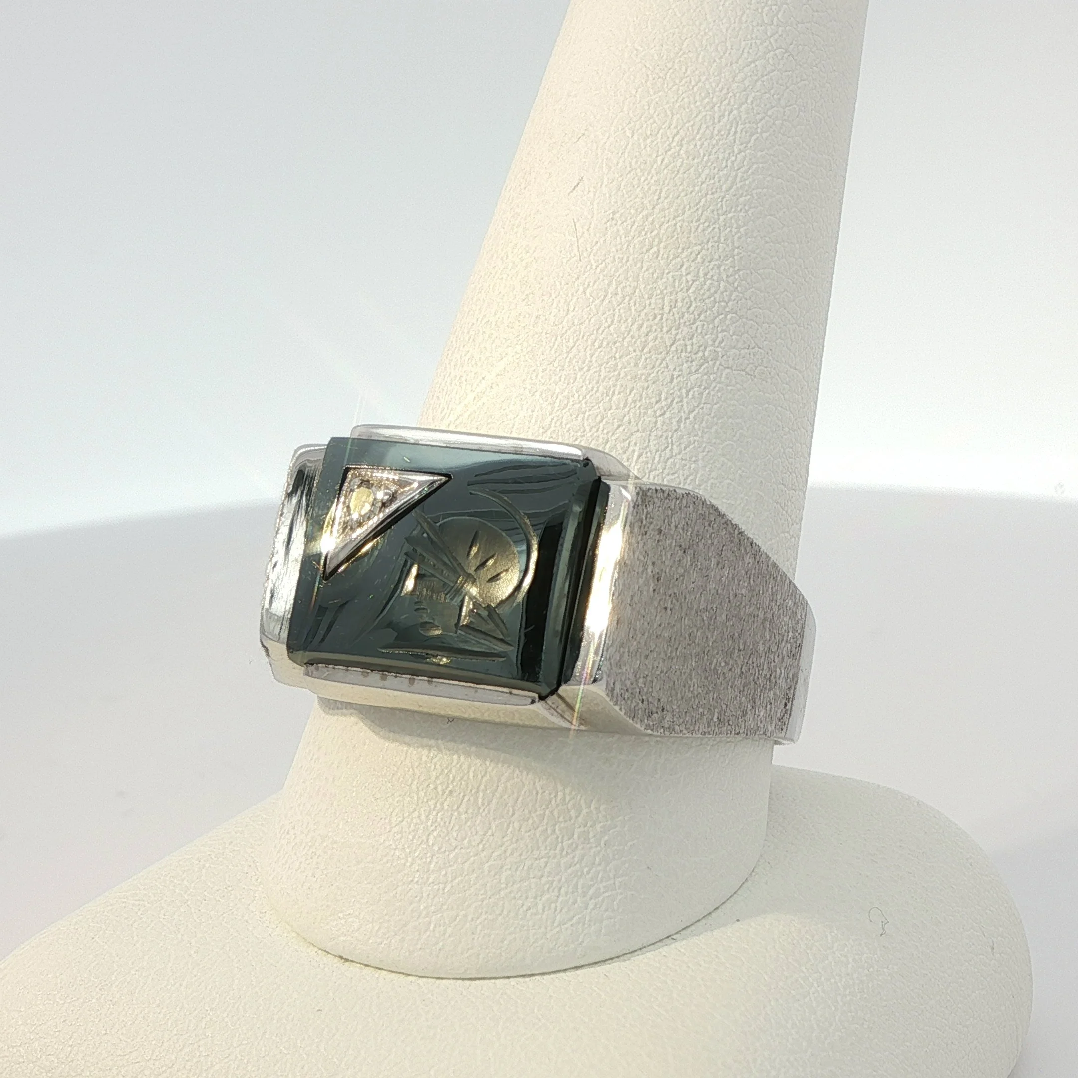 10k White Gold Gents Hematite Intaglio Ring