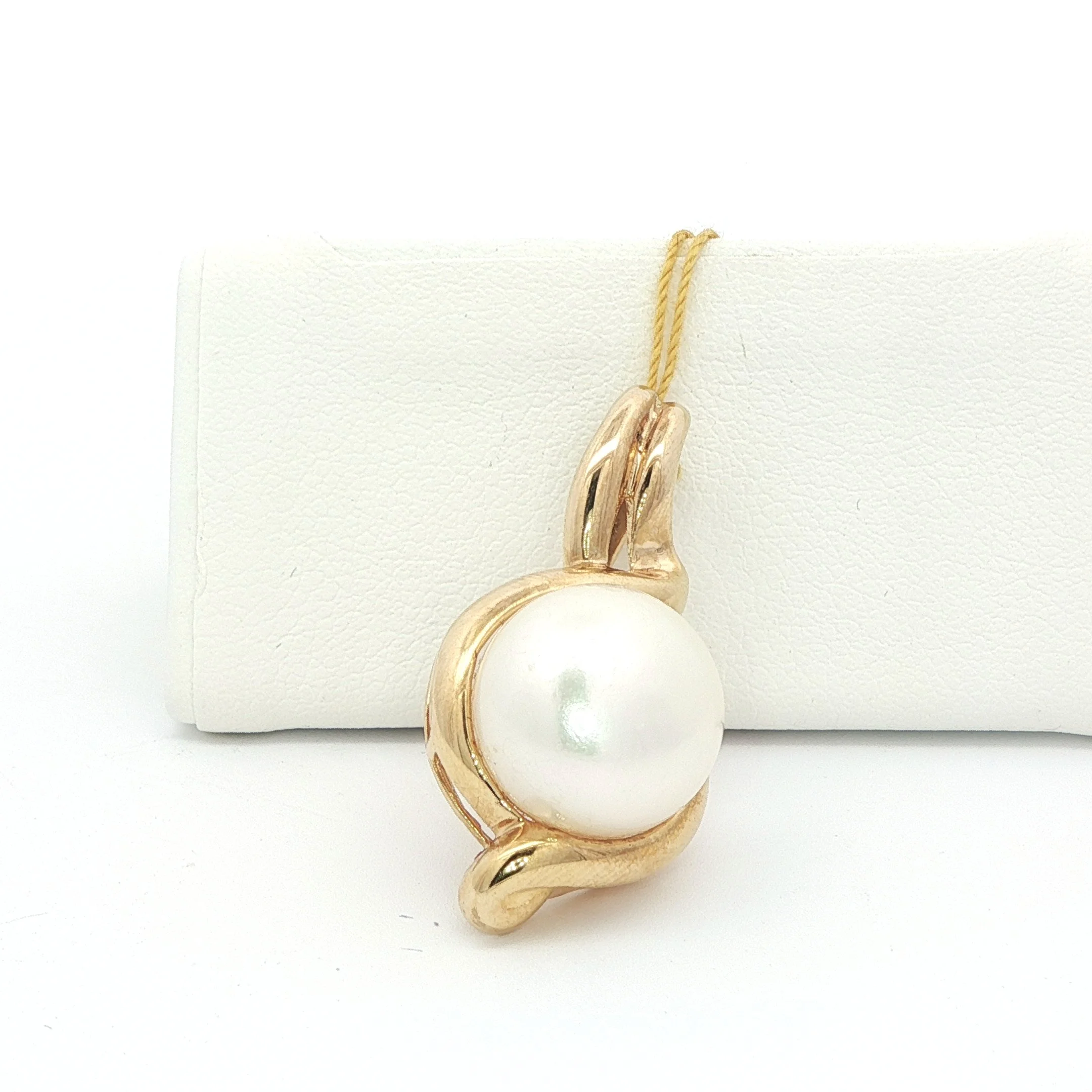 14k Yellow Gold Mabe Pearl Pendant & Pearl Enchancer