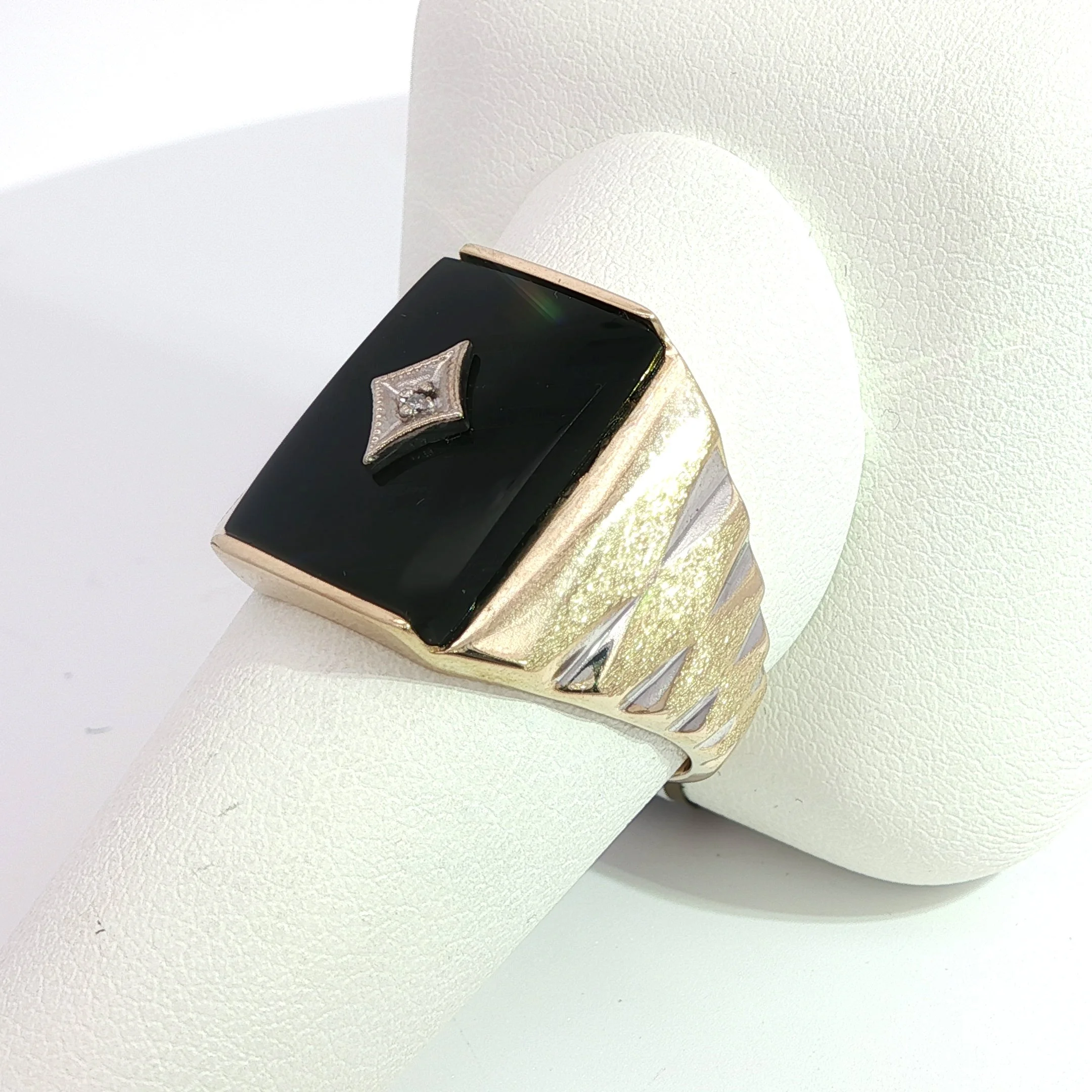 10k Yellow Gold Gents Onyx Ring With Diamond Accent