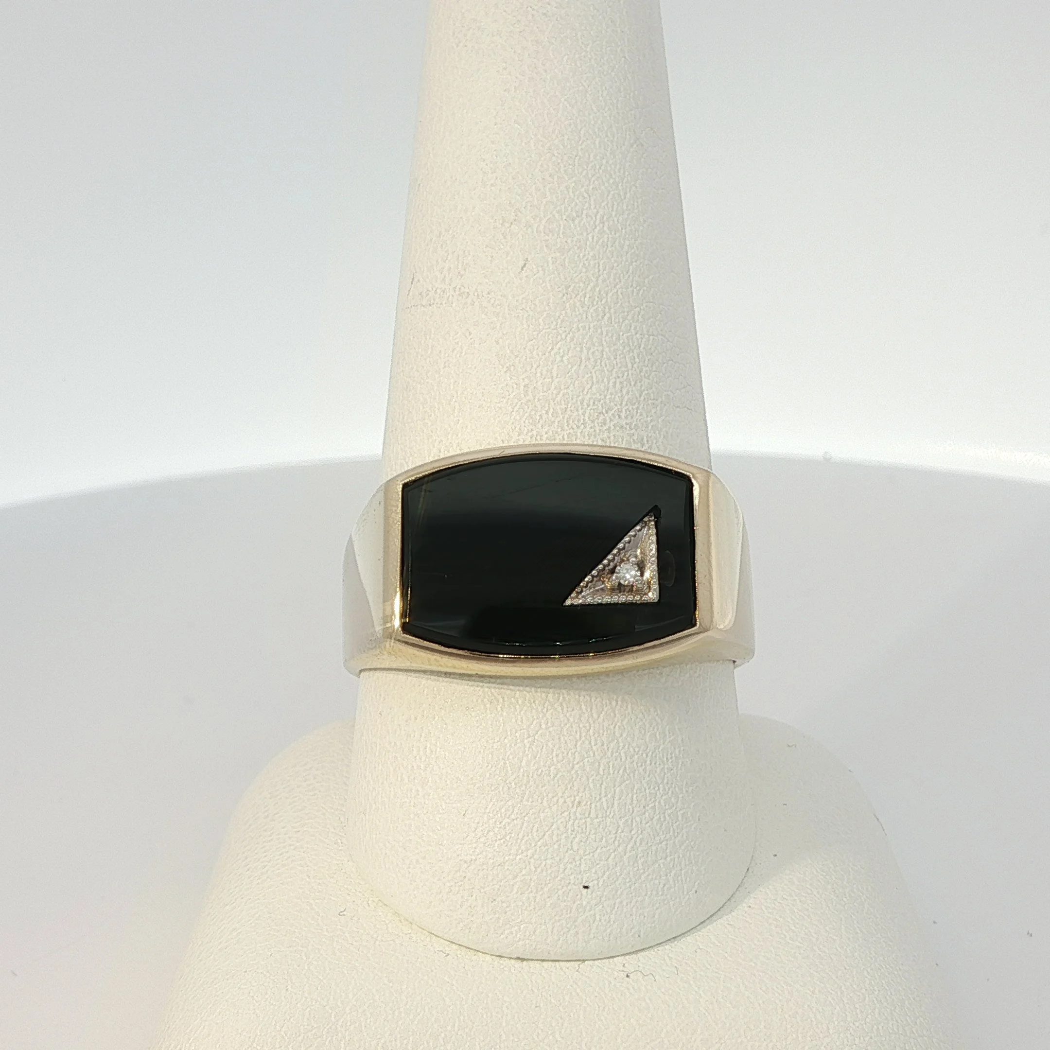 10k Yellow Gold Gents Onyx Ring With Diamond Accents