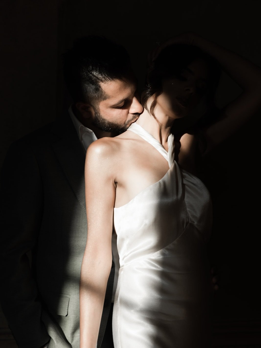 Elopement in Florence ⚜️

An intimate elopement in Florence, crafted for a beautiful Indian couple whose love story found its perfect stage in the Renaissance capital.
Between the refined quiet of an exclusive Florentine residence @fsflorence and the