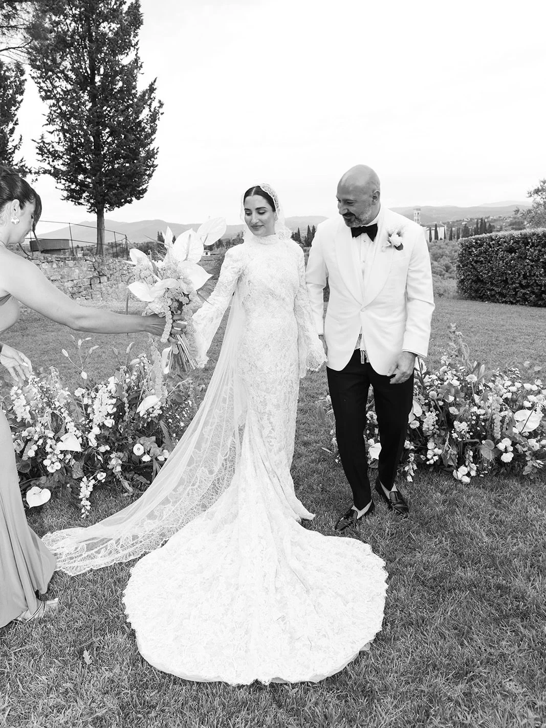 Alena &amp; Eric, 
Wedding in Tuscany, Dimora Ghirlandaio. 

VENUE/ @dimoraghirlandaio 
PHOTO/ @_carolinasandoval_ 
VIDEO/ @poeticae_studio 
LIGHTS/ @rf.lightglow_ 
WEDDING PLANNER @yourweddingwingwoman