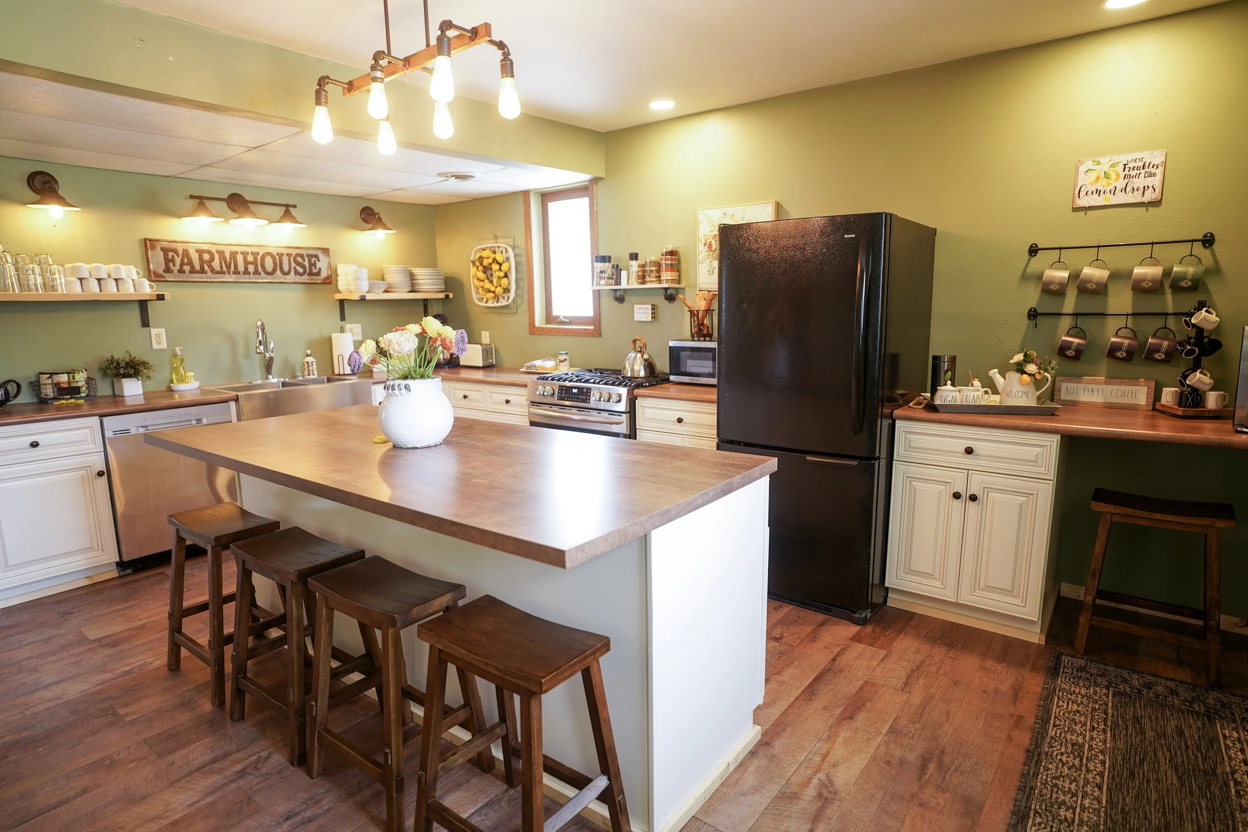 lodge kitchen.jpg