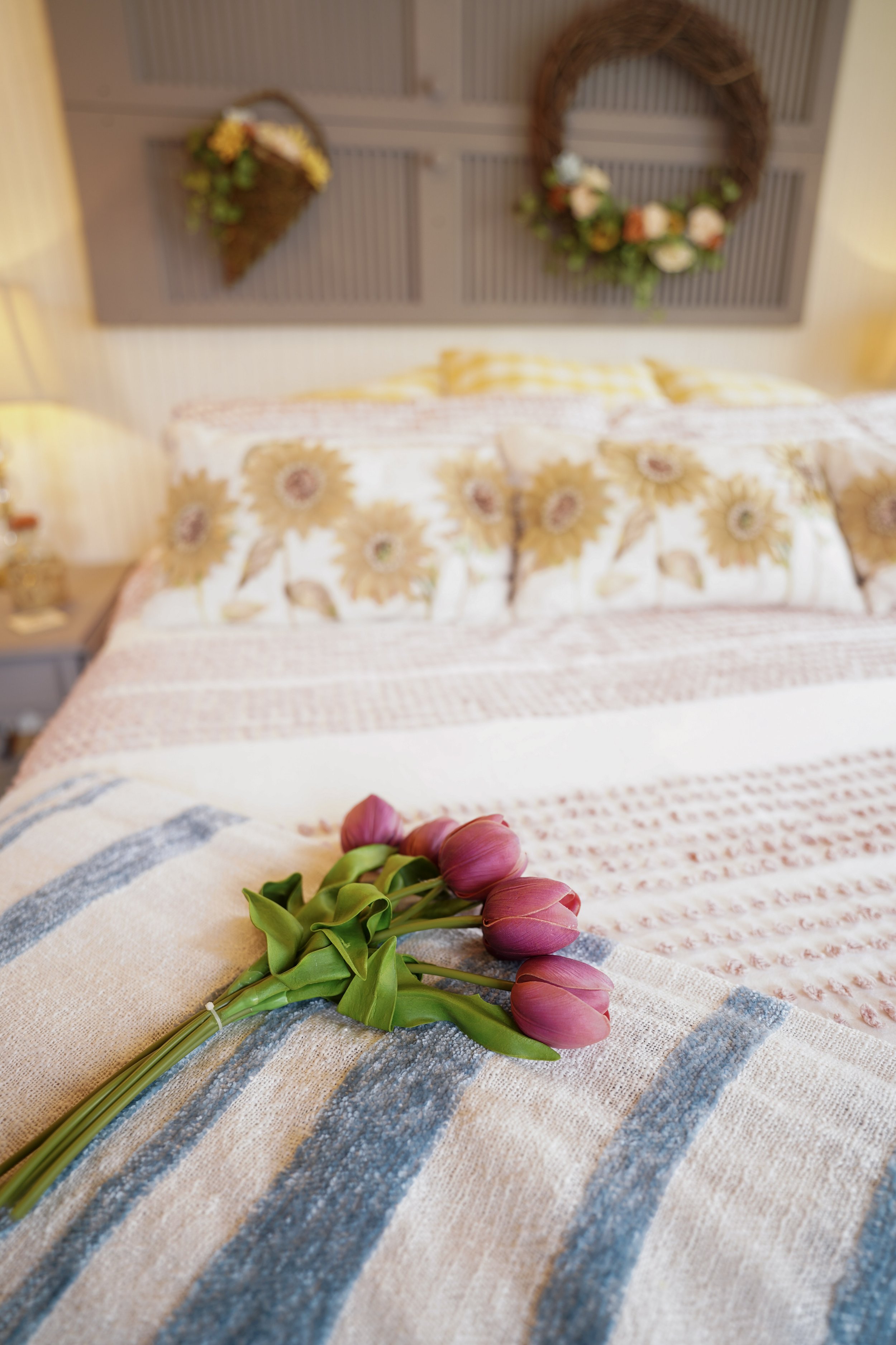Lodge flowers on bed.jpg