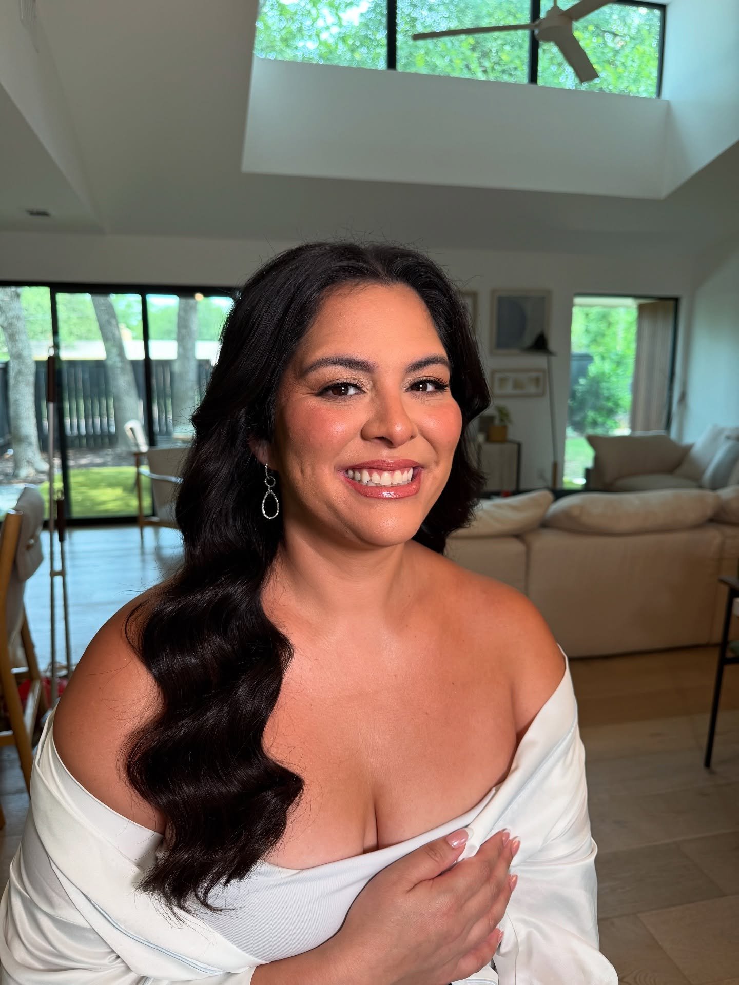 My sweet gorgeous bride Monique 🤍 my favorite wedding mornings are the ones I get to take slow, focus solely on my bride, and where we&rsquo;re giggling the whole time like we&rsquo;ve been friends forever! 

#bridetobe #bridalmakeup #bridalhairstyl