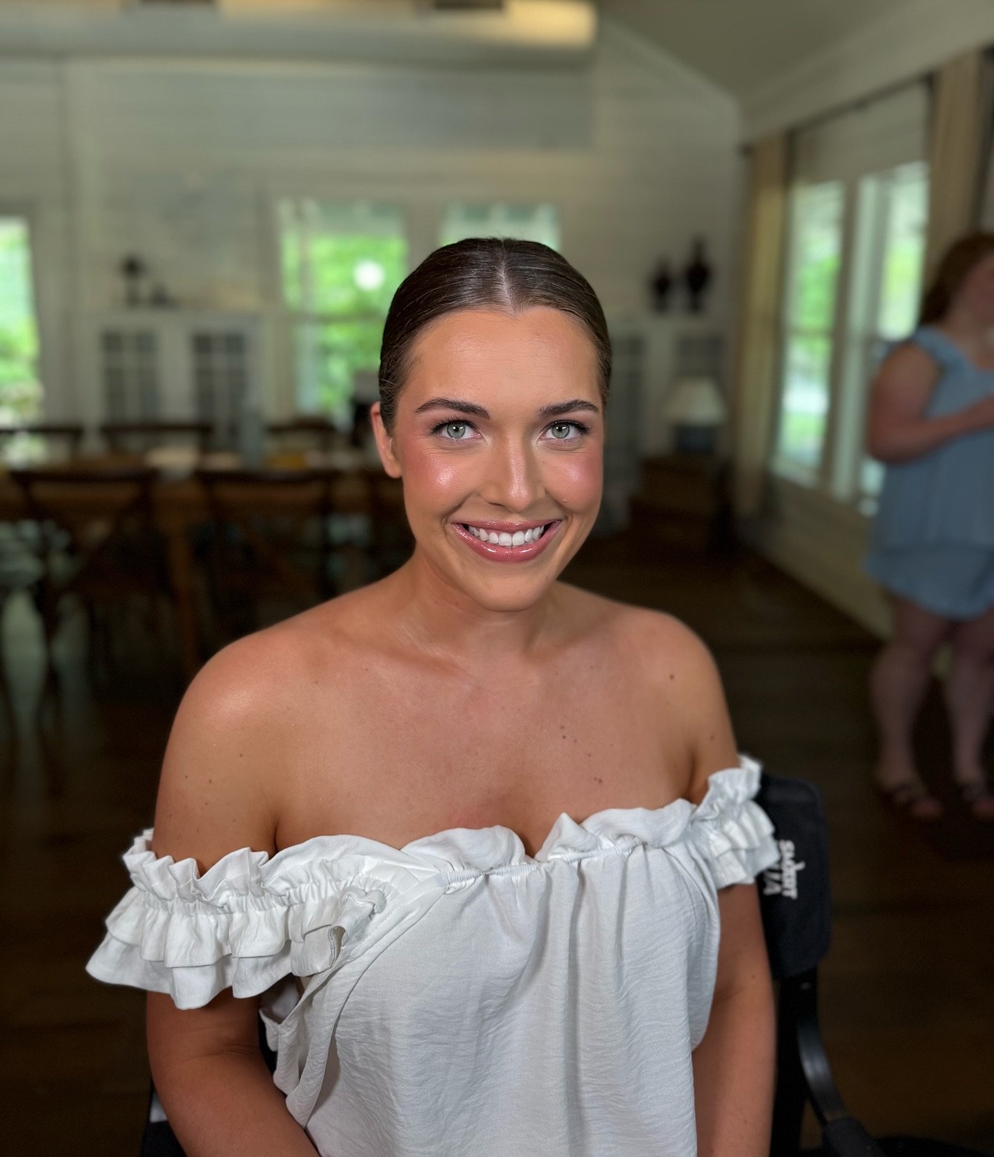 My bride Hannah was such a radiant beam on her wedding day! We kept things on the soft side with lots of pink tones to make her eye color shine! 🩷

Bridal makeup, bridal hair, bride to be, soft glam, wedding makeup, wedding inspiration, natural brid