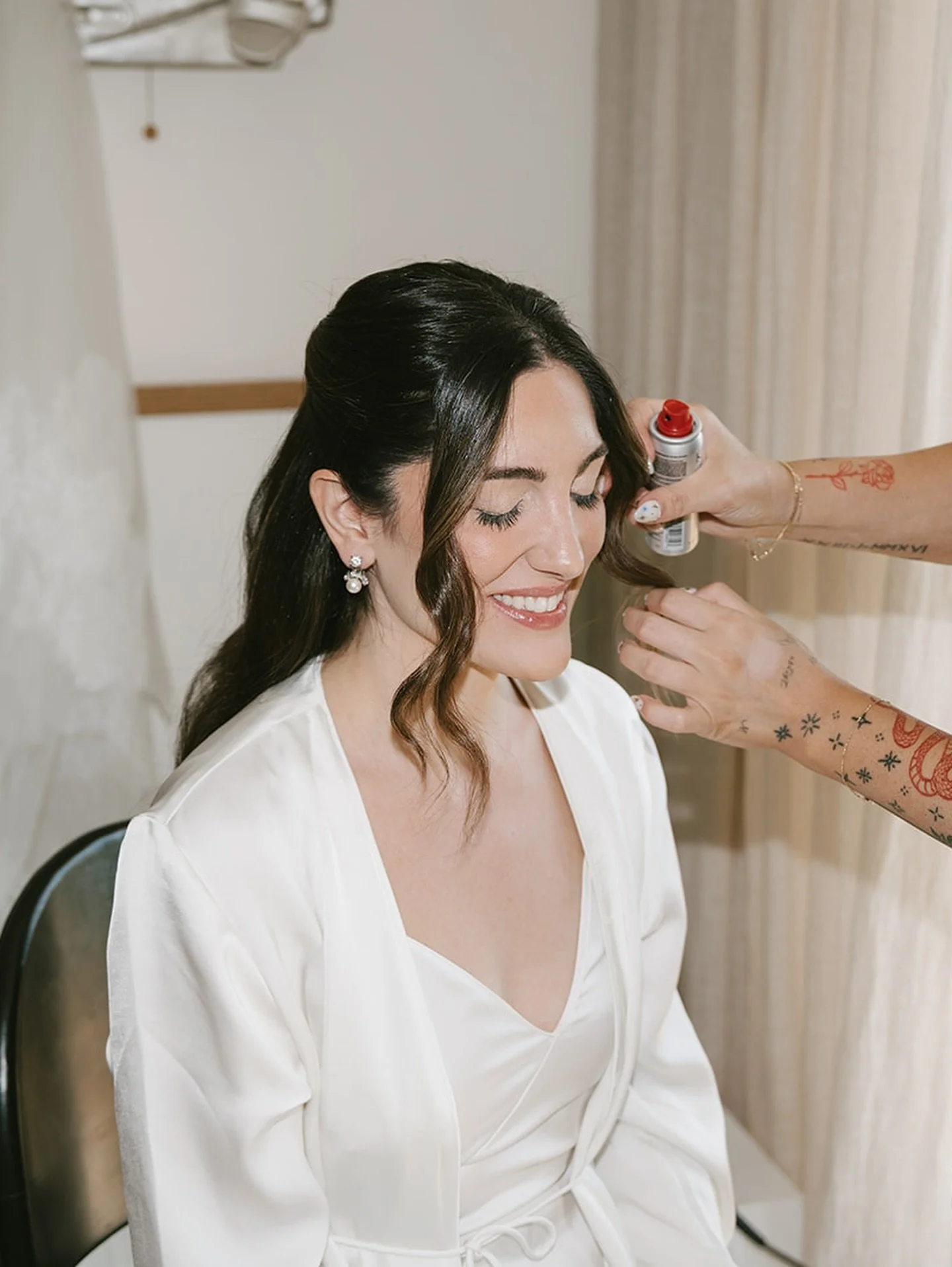 Greece recap 🇬🇷☁️🕊️✨ this wedding &amp; trip will be so hard to top. Leaving feeling so fulfilled, lucky to have clients who take me along for their special day, and amazed and the community I&rsquo;ve been able to build each time I travel! 

Dest