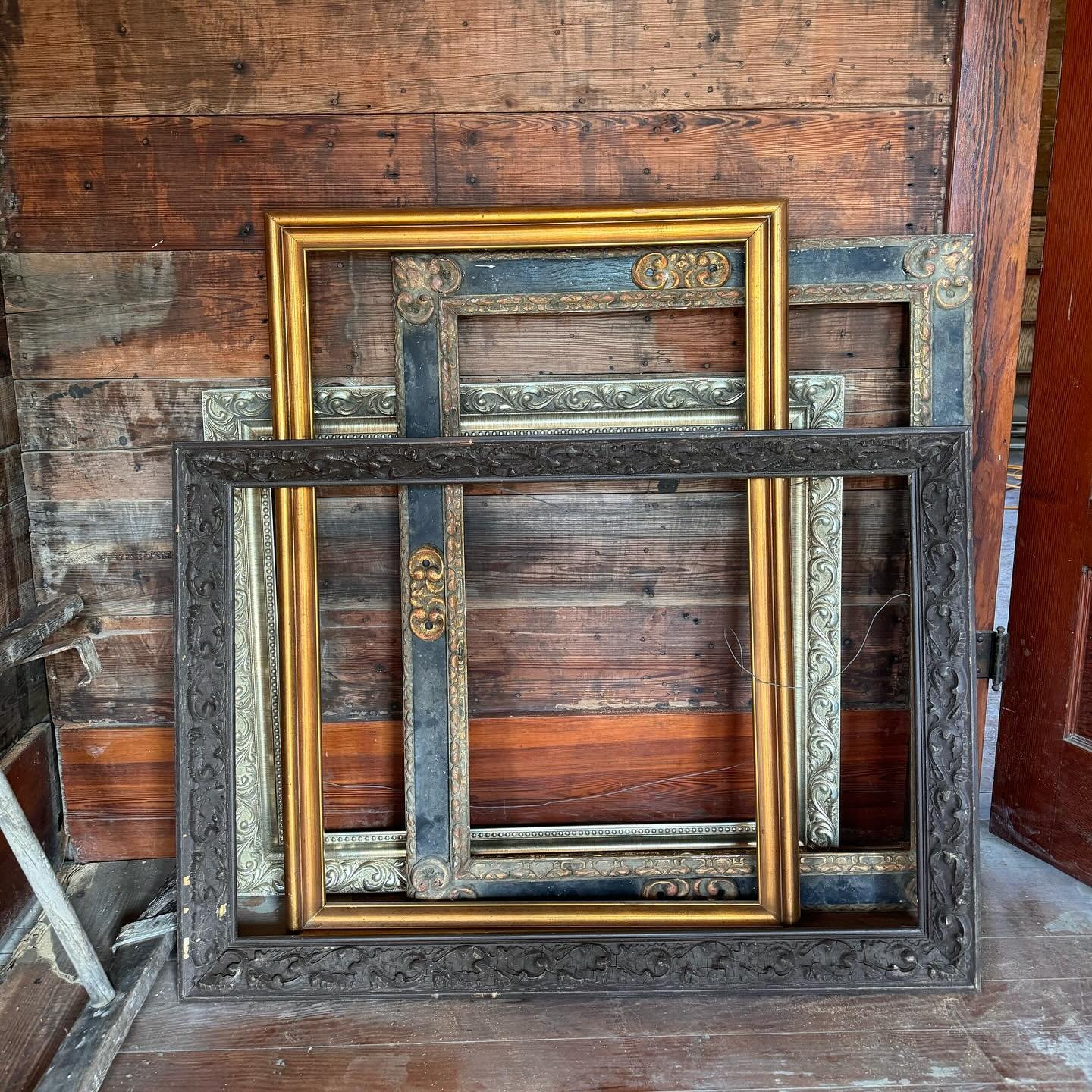 🖼️Aren&rsquo;t these frames AWESOME?! My sweet friend  @betsy.miller.9619 gifted these to the shop!! We are excited to fill them with all the history about this house and the family that lived in this space.

#friendswood #friendswoodtx #friendswood