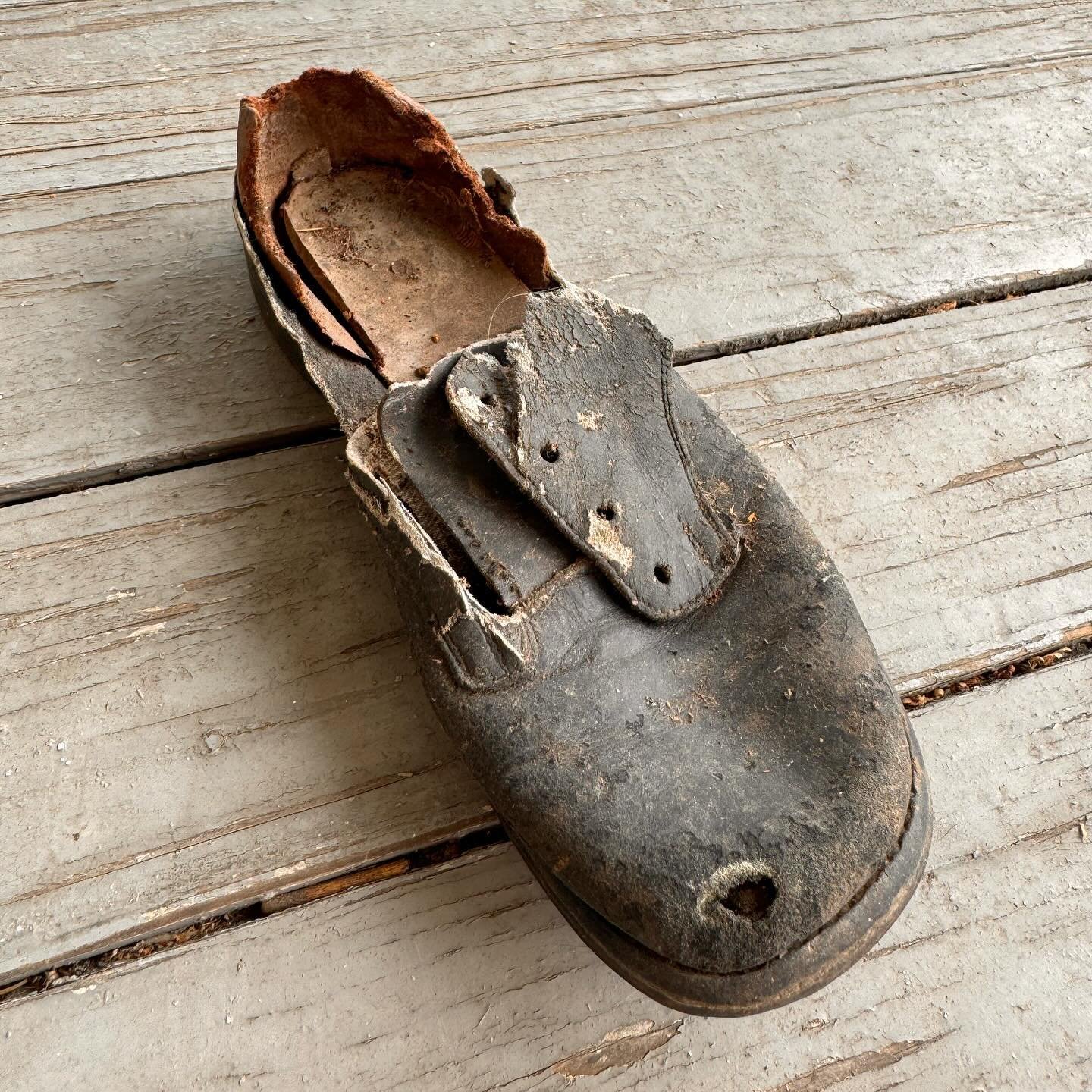 Found this little shoe under a board in the attic today! We will have it displayed in the shop with all our other finds!

#901history #friendswoodhistory #friendswoodproud #friendswood