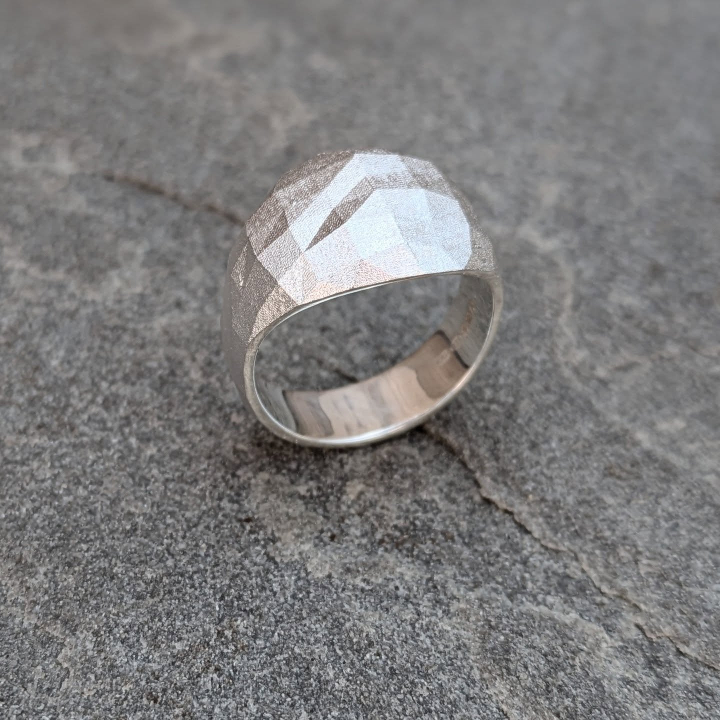 Making the most of the sunny weather for photos! Sculptural faceted ring, a new addition alongside the faceted ring collection. 

Have a great weekend! 

#facetedring #geometricjewellery #facets #silverring 
#contemporaryjewellery