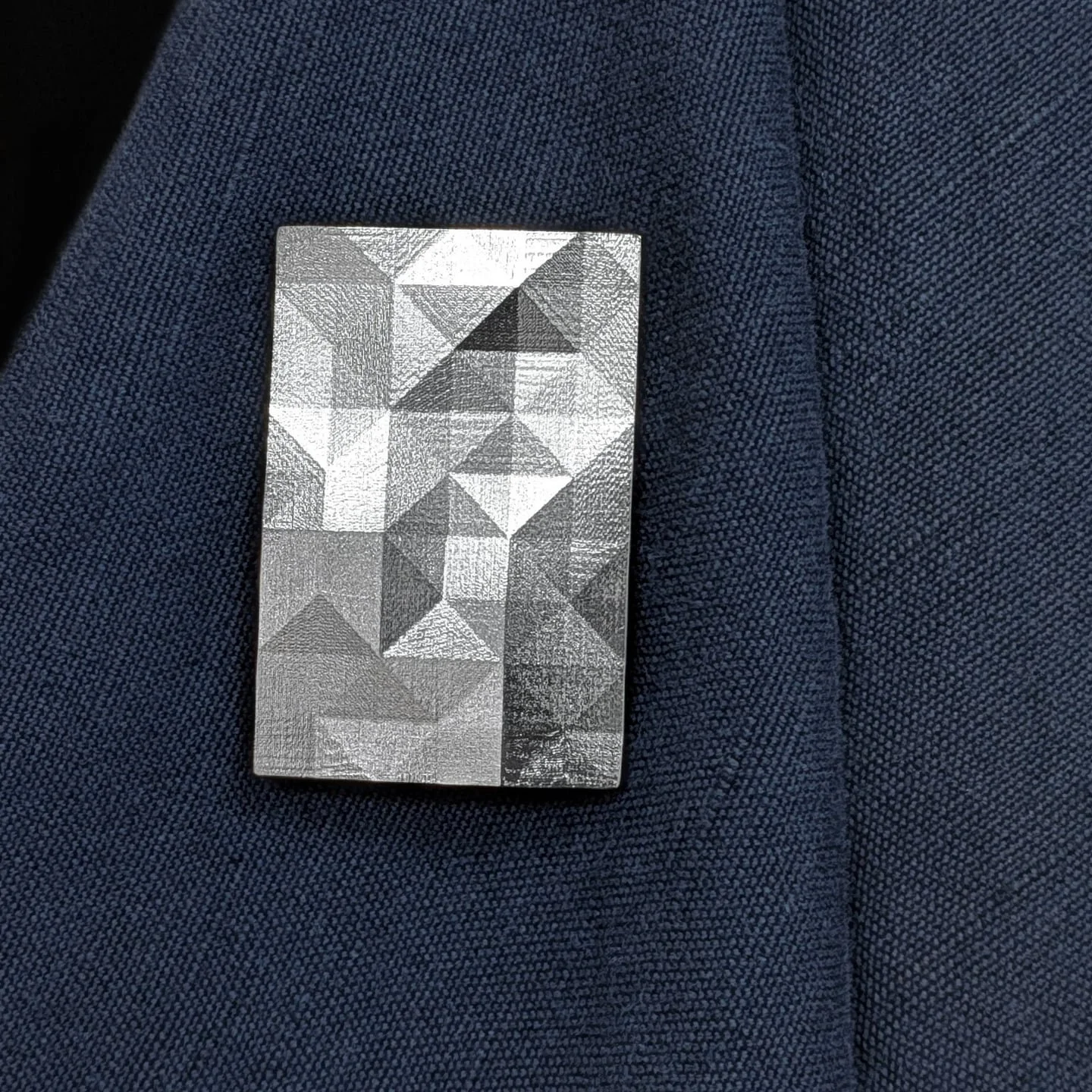 A selection of brooches just added to my website including this new silver one with subtle faceted texture.

#geometricjewellery #facetedsilverbrooch #contemporaryjewellery