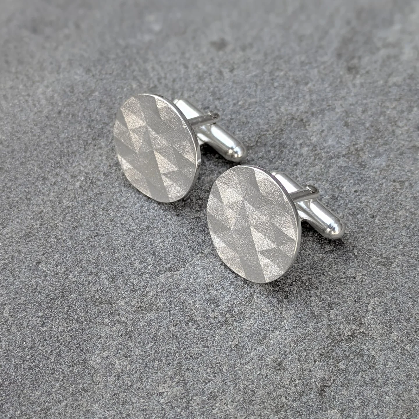 Making the most of the good weather and taking photos of these new cufflinks. 

# facetedsilvercufflinks #geometricjewellery #contemporaryjewellery