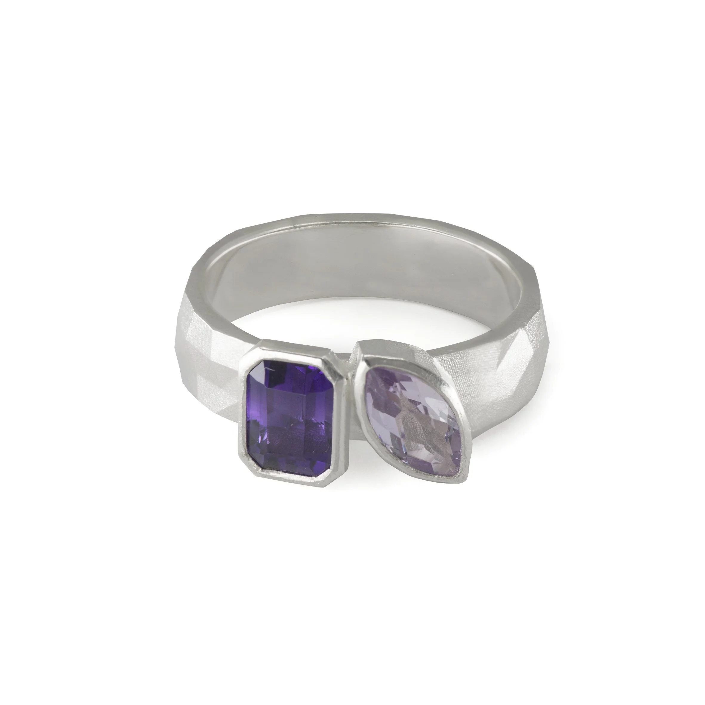 5mm faceted ring with amethyst gemstones.jpg