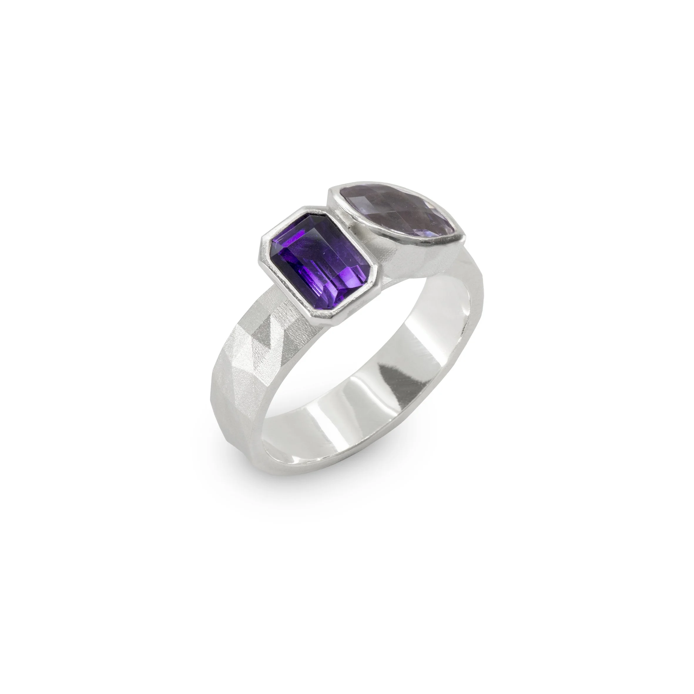 5mm faceted ring with amethyst gemstones_upright view.jpg
