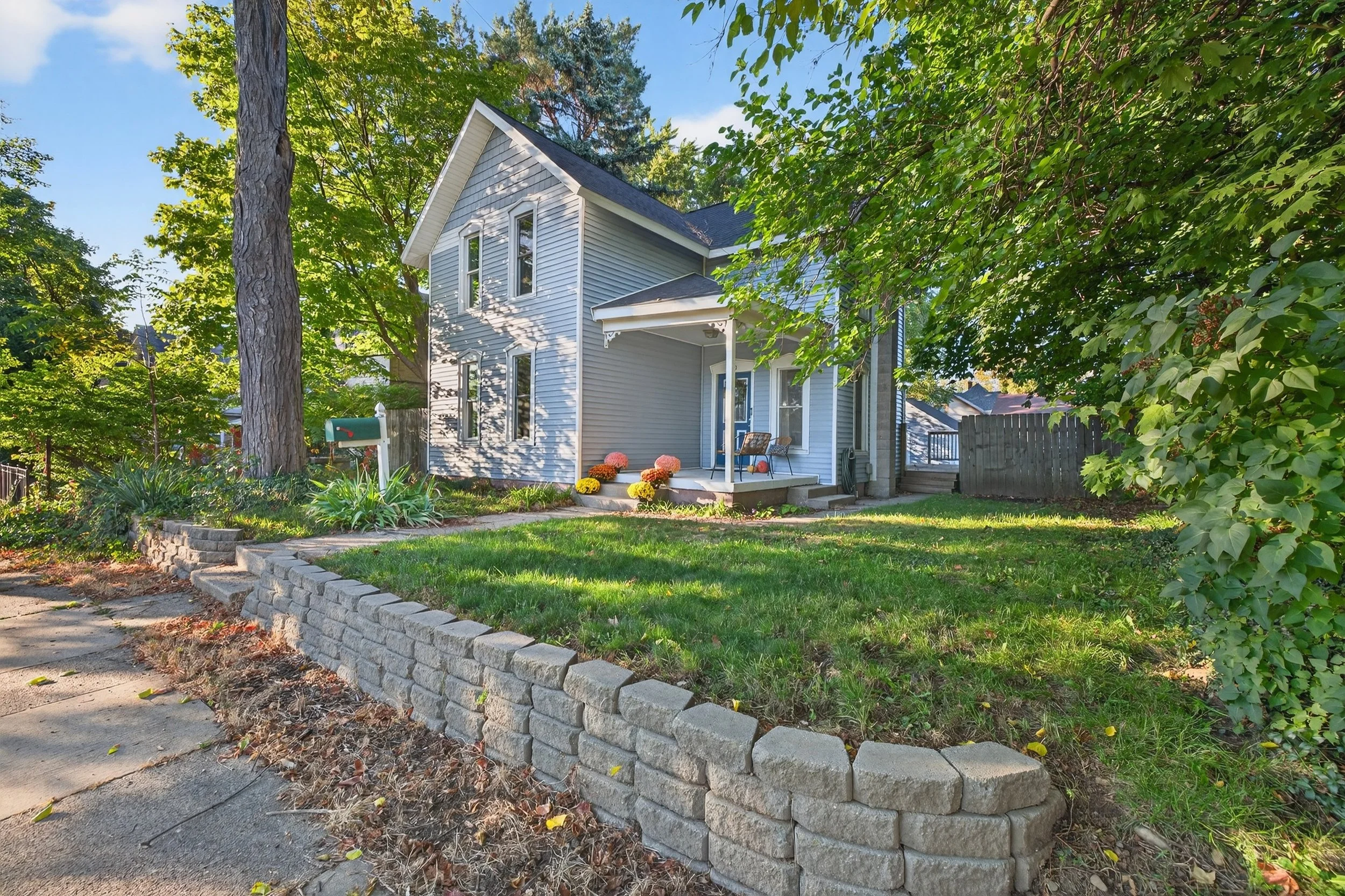 853 second st nw-0002.jpg