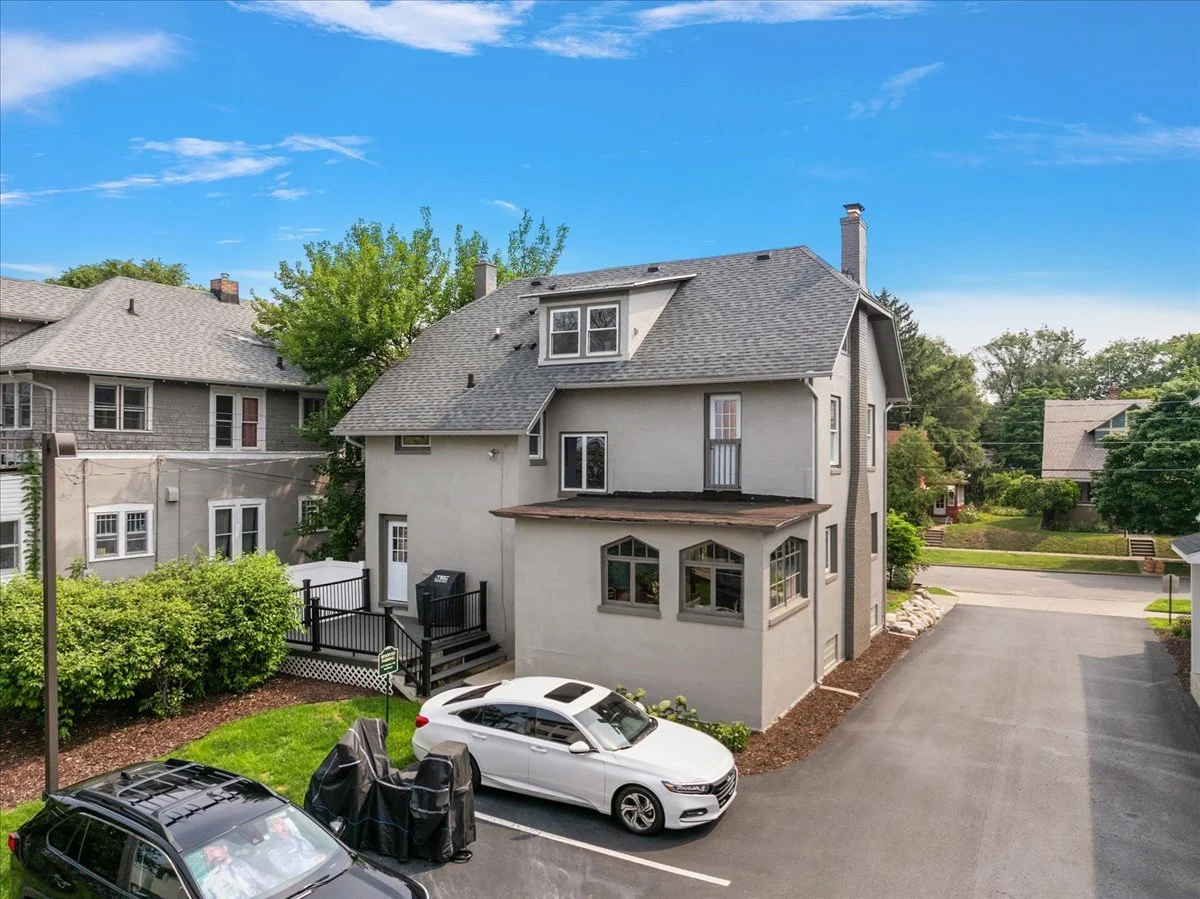 06-637 Fairview Ave NE, Grand Rapids-6.jpg