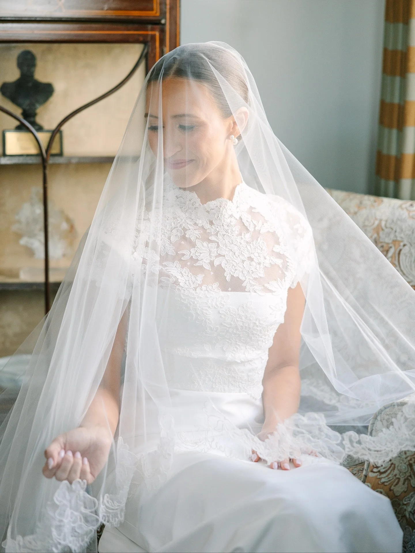 Had to use this fun song for Mary Oliver&rsquo;s Bridals 1) because this is one of my favorite scenes from one of my favorite movies and 2) Mary Oliver and Gray had this song in their first dance. I loved it so much!!! 

How gorgeous is she?!? That l