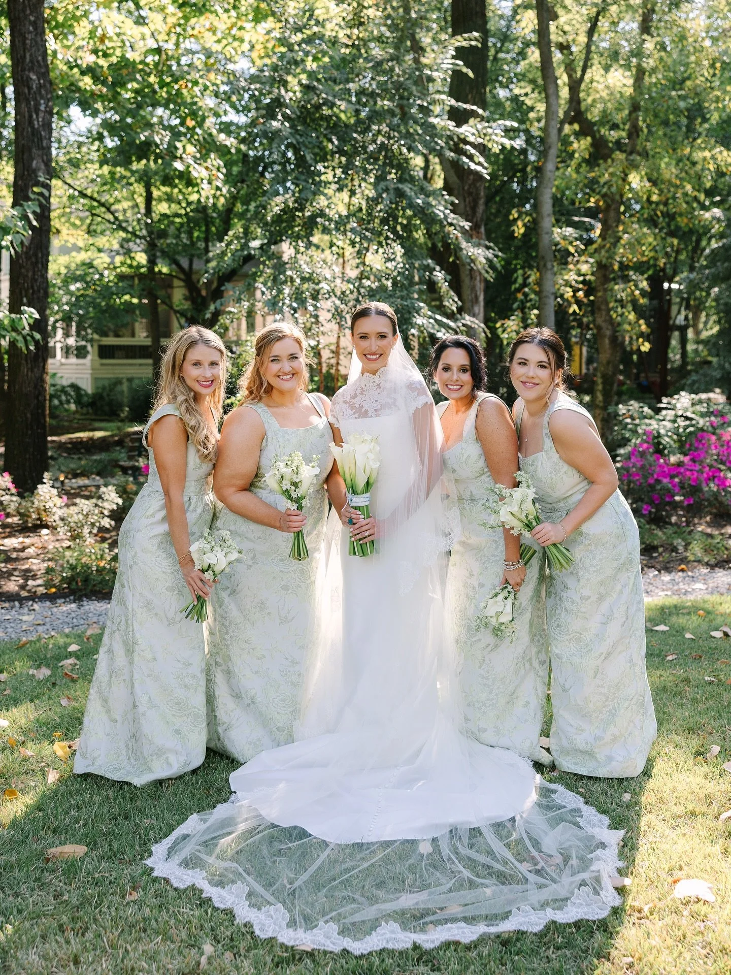 The ladies. 🤍🤍 

#memphisweddingphotographer #memphisweddings #memphisweddingplanner #memphisflorist