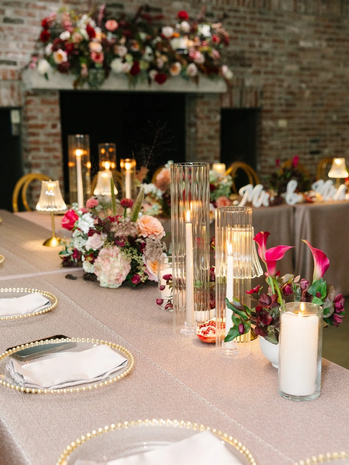 These florals were all of the best colors of Fall.  @ethanthomas_events and @reverieweddingplanning knocked it out of the park for Wilson and Carlies wedding. 🤍🤍

#memphisweddingphotographer #memphisweddingflorist #memphisweddingplanner
