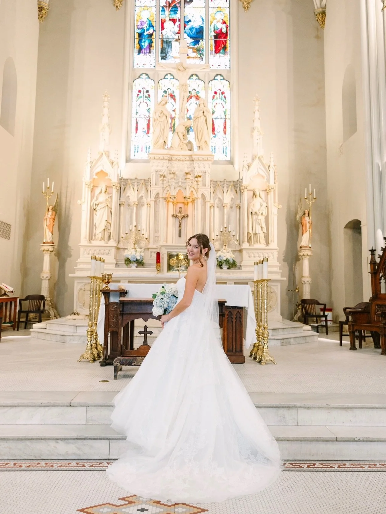 This post is for the brides. 🤍✨

#brides #memphisweddingphotographer #oxfordweddingphotographer #2026brides