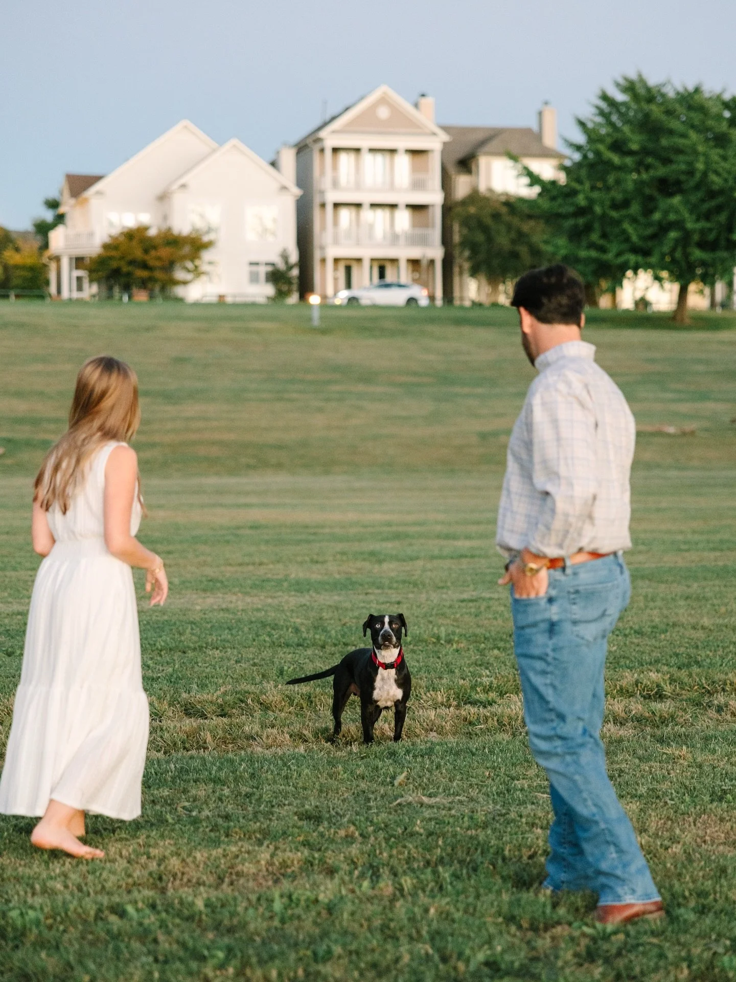 Loooove when fur babies are included in photos. Did y&rsquo;all know you can hire @wagnoliabells to bring your pups to your wedding for photos?!?