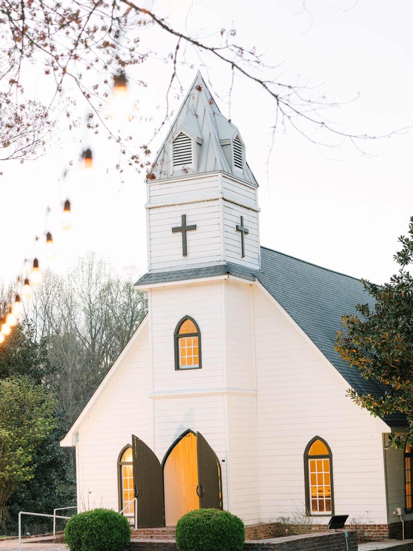 Bonne Terre is such a gorgeous wedding venue. Did you know you can rent out rooms at the Inn on the property for your wedding?! A perfect way to get your family and friends together.