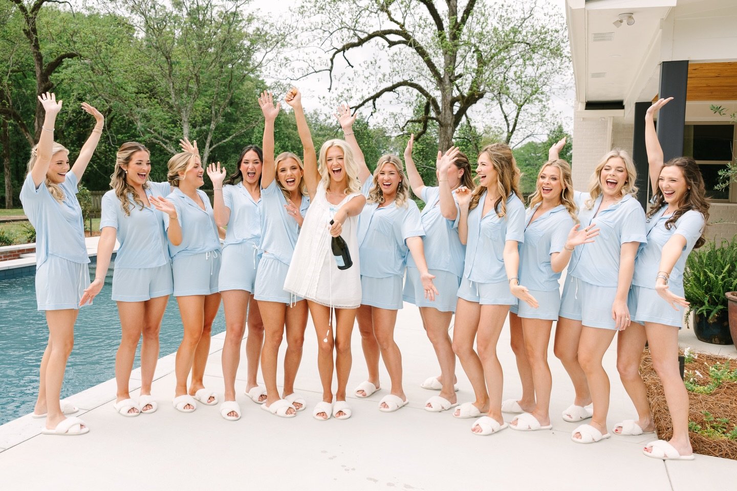 YAY!! it&rsquo;s the weekend. And I&rsquo;m off! Which means sunbathing and the zoo with my babies. 🤍🤍🤍 yall have an amazing weekend.