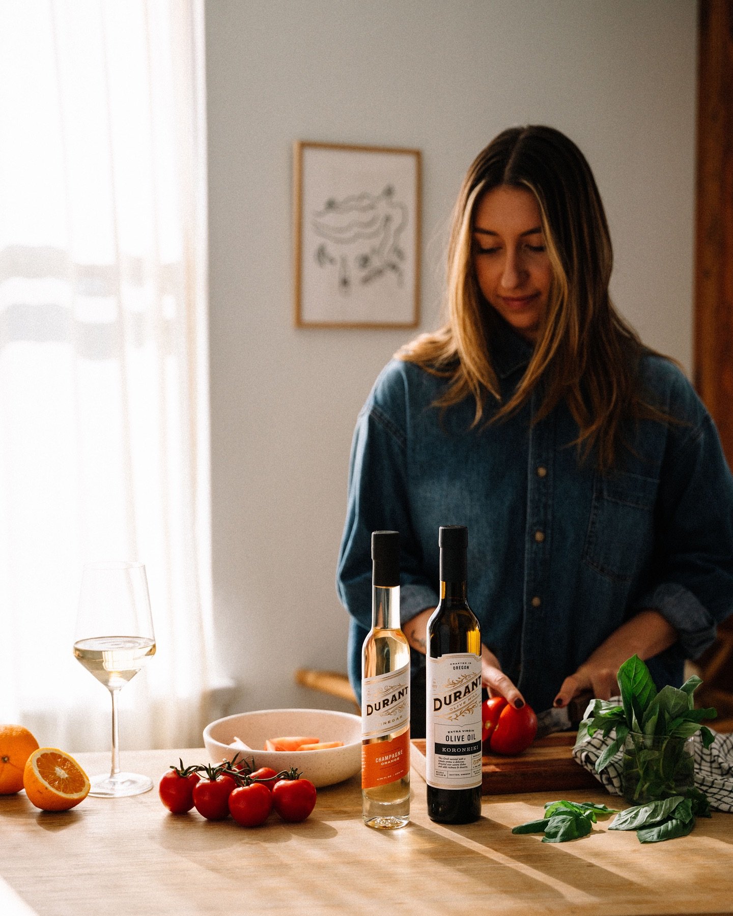 A big huge dump of recent kitchen scenes from studio shoots over the last month or so&hellip;

When designing and building this space, an absolute MUST for me in @thebellinghamstudio was to have an adorable kitchen that felt changeable and clean. It&