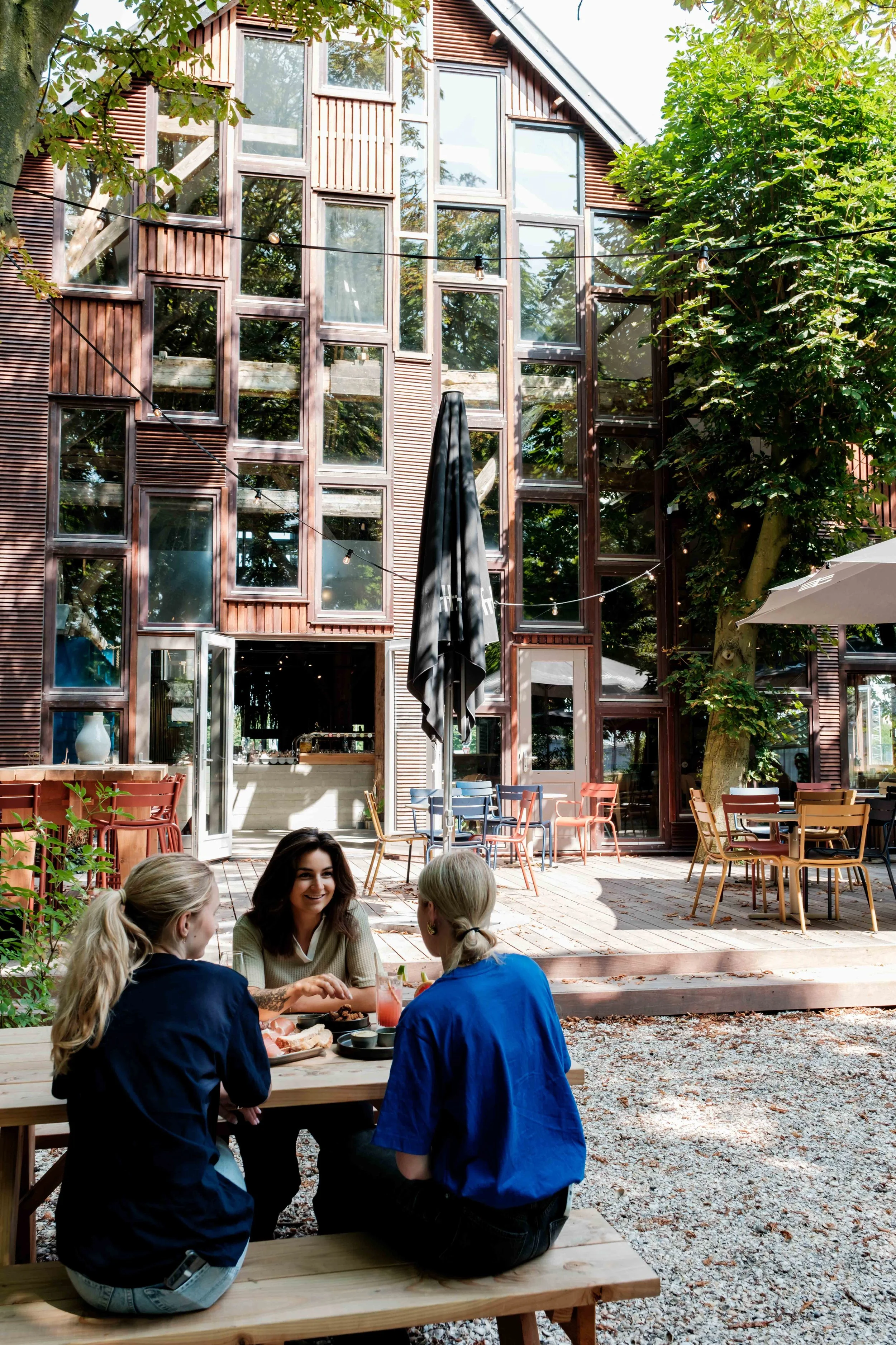 lunchen op het terras hoofddorp