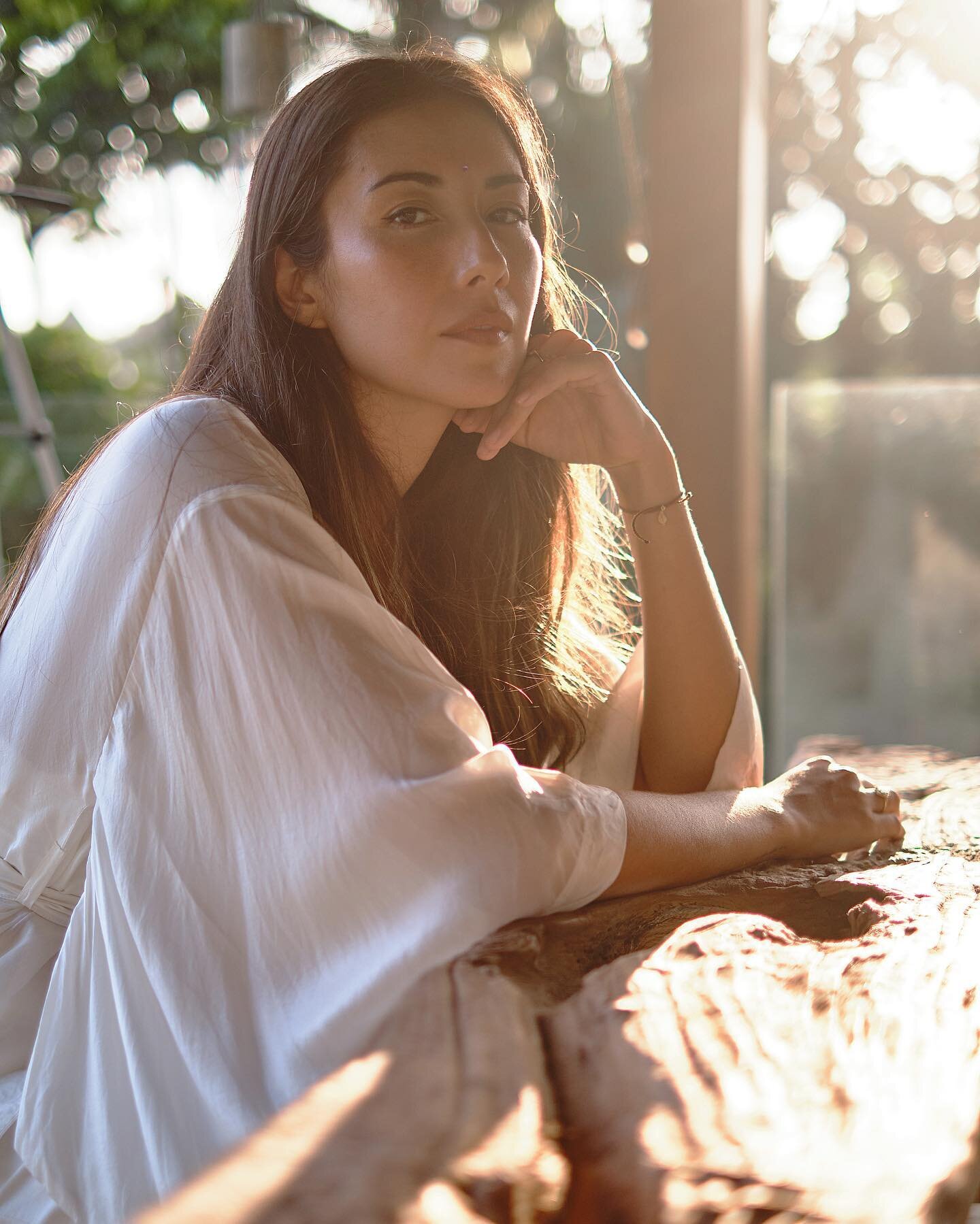 Golden shower on our rooftop💛☀️
@nati_endo 

#balisun #rooftopgoals #airbnbbali #loveashramubud #balivibes #ubud #goldenhour #balimagic #balivilas #baliphotoshoot