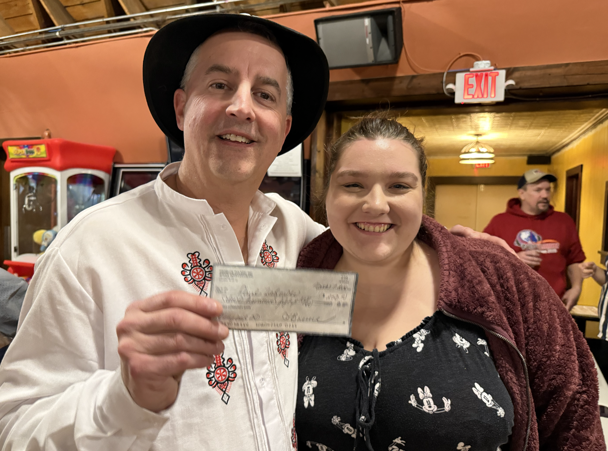 Paul Zakowski takes home the early bird raffle.