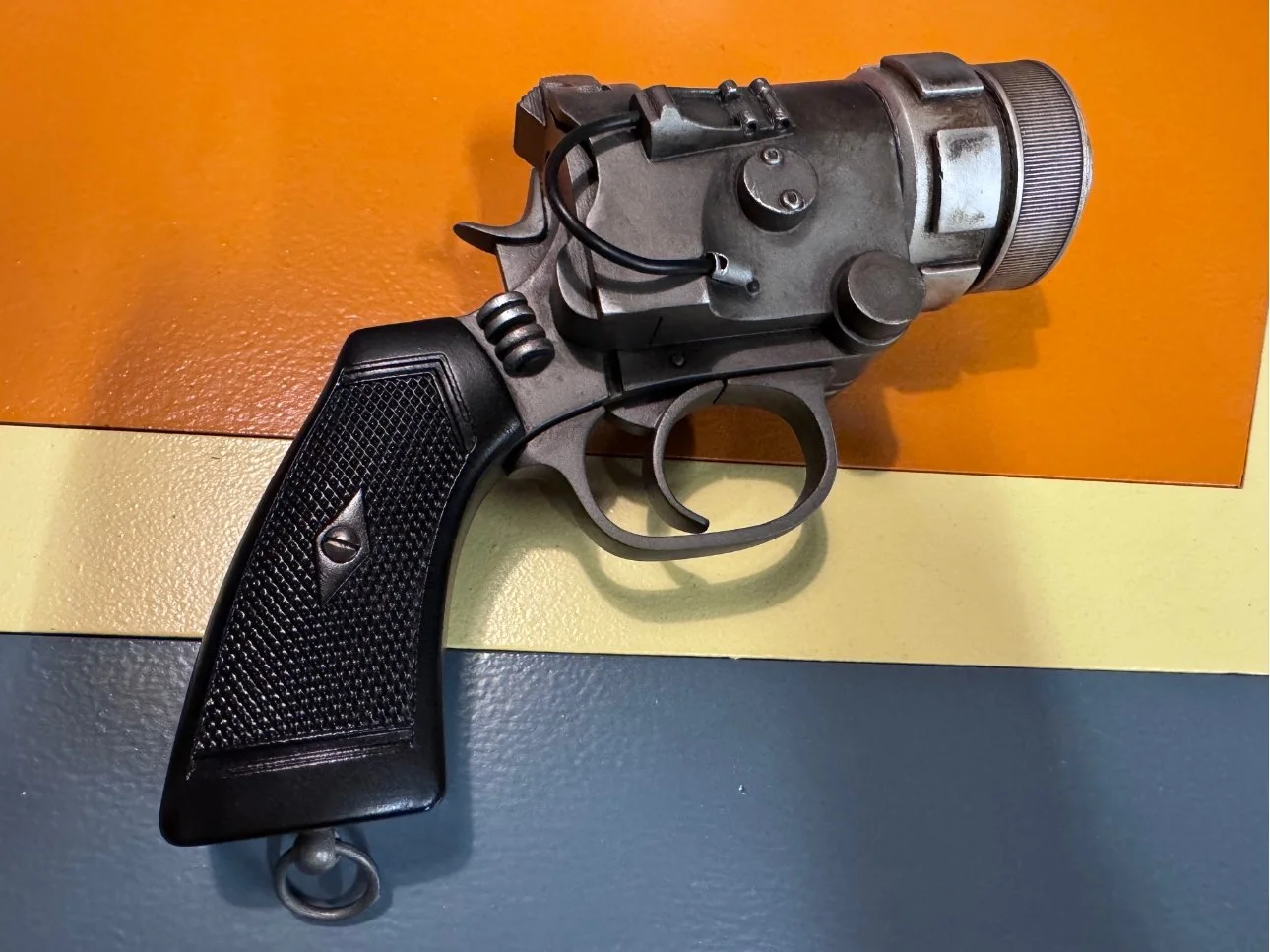 MADALORIAN GUN.jpg