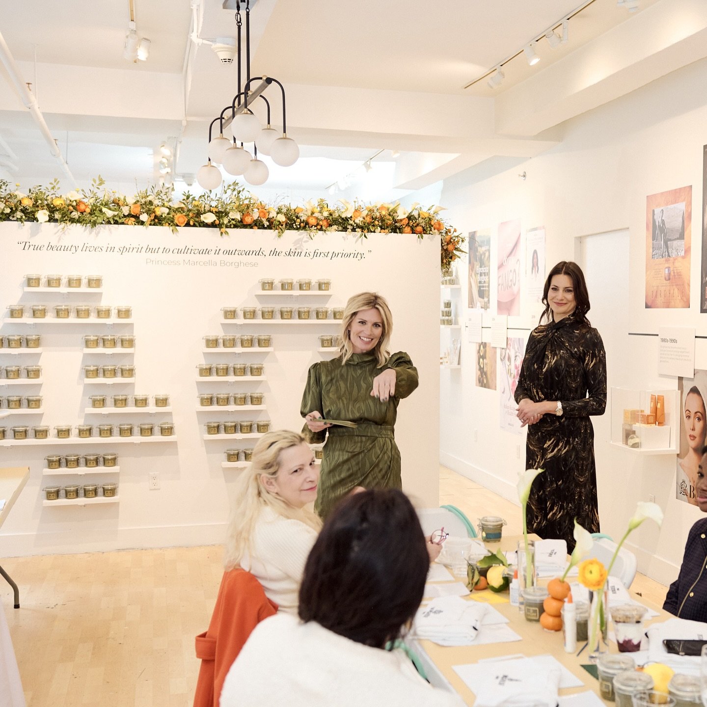 🍊Orange floral decor for @borgheseroma 's Art of Fango event celebrating 40 years of this iconic brand and their famous mud mask! @artishousenyc transformed the space into an immersive gallery taking guests through the history of FANGO. 🍊

#florald