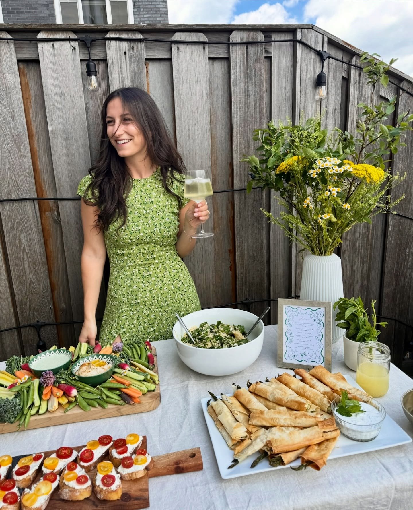 Some of our favorite green tables &amp; treasures 🍀💚🌿