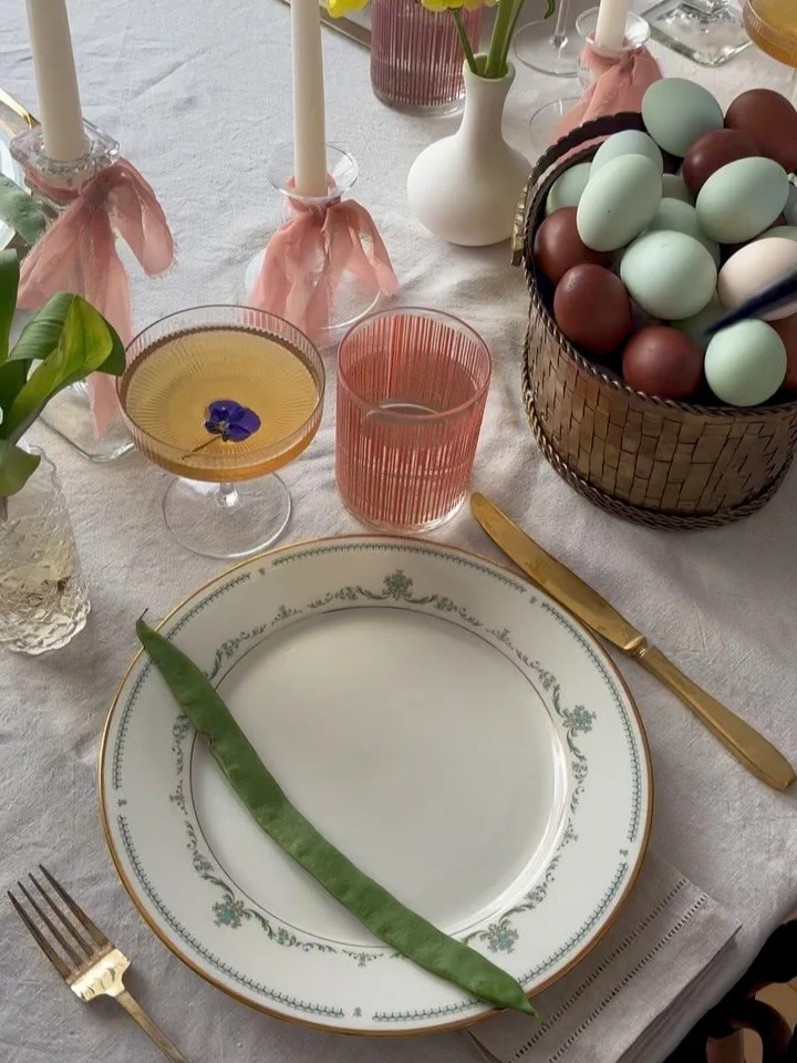 Vintage Easter Tablescape How-To! 🐰💐🪺

1. Choose a set of vintage plates and silverware 
2. Use a fun spring vegetable as a name card, write on it with an edible marker!
3. Find the cutest mini carrots at your farmers market or grocery store!! (Or