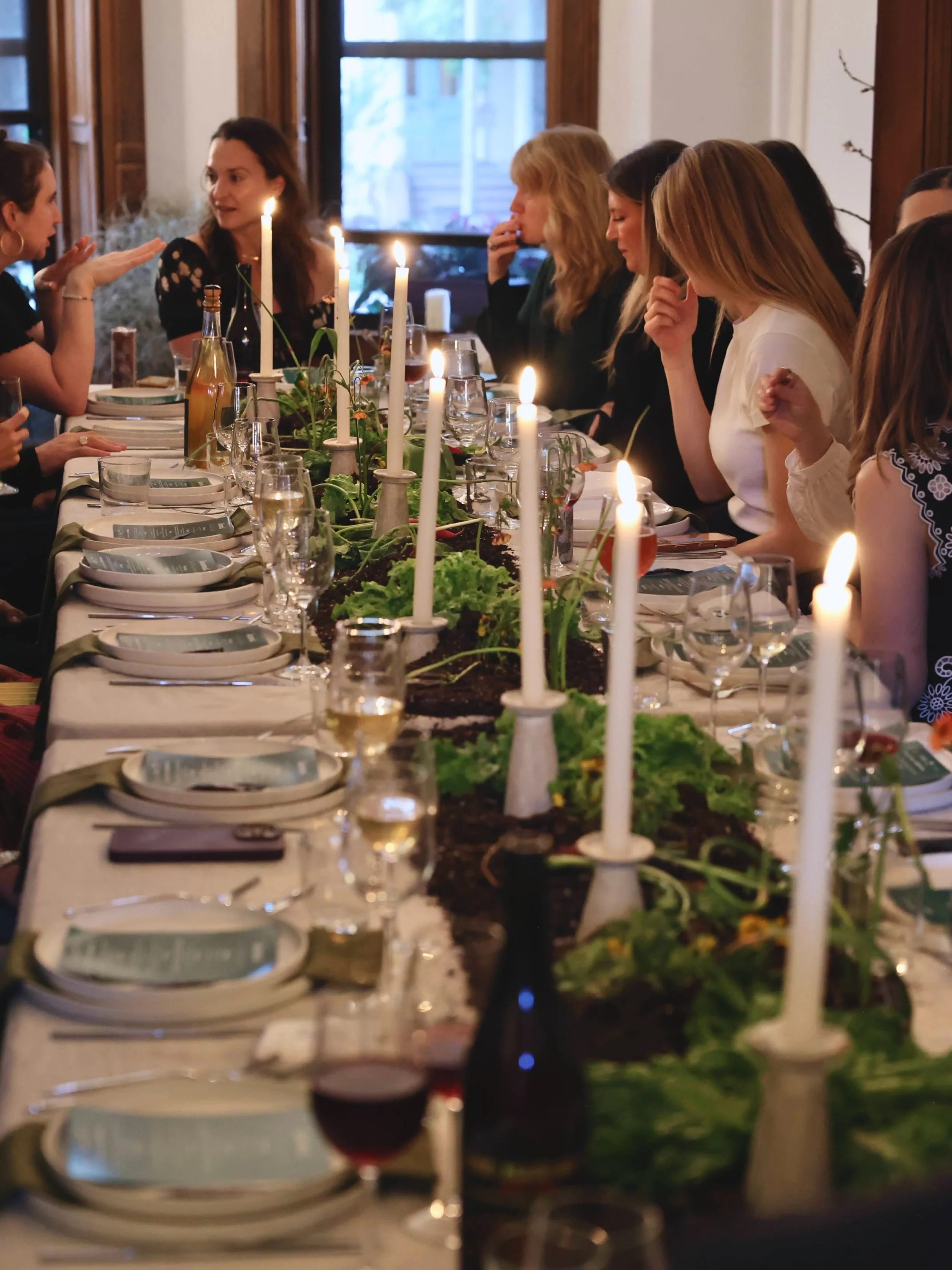POV: You bring the literal farm to the table 🫜

Had the best time creating this farm fresh scape for @seasonal.app - the app bringing food you trust from farmers you know. Find them at @farm.one 

With over two bags of soil, fresh veggies from @norw