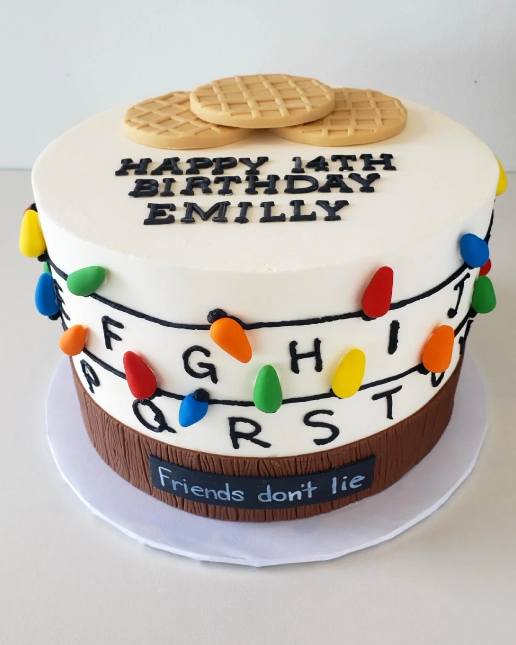 So now that Stranger Things is finished, what are our thoughts about the way it ended? 👀 Do you think it is really over? 
#strangerthings #strangerthings5 #strangerthingscake #customcakes #ocbakery