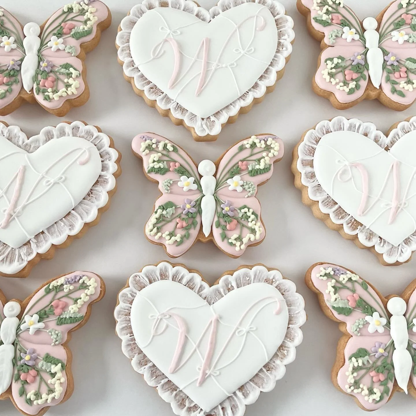 A dainty cookie moment for this crazy hot winter weather 🤏🏻💖