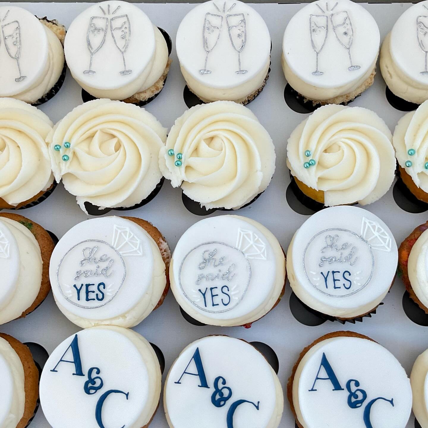 She said yes to the cute engagement cupcakes we made for her 😆