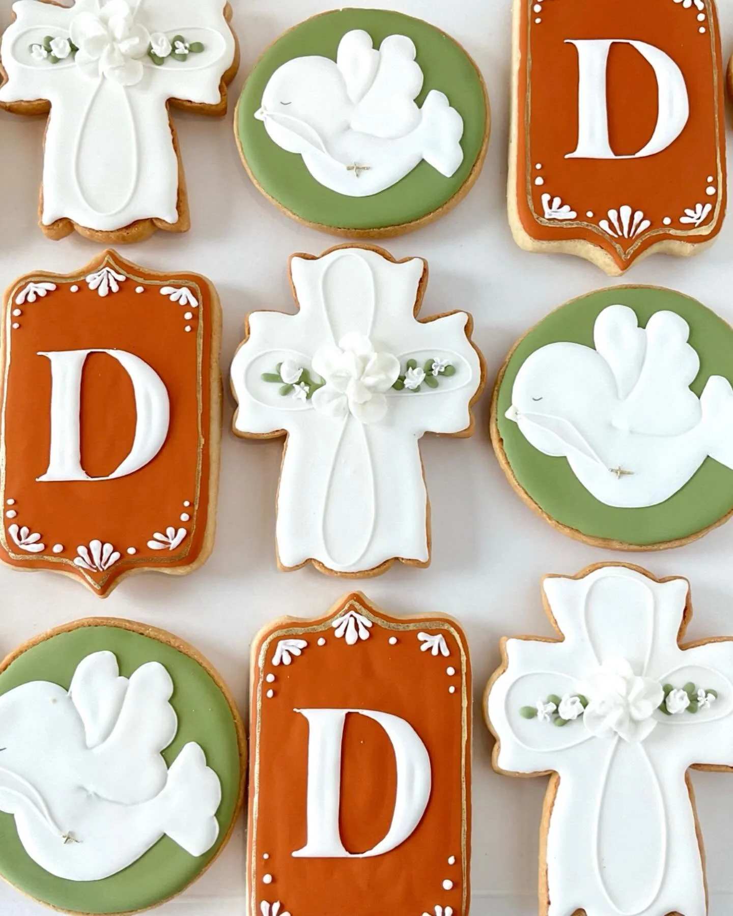 The sweetest party favors for baptism or communion celebrations. For a free estimate, submit an inquiry form through our website by clicking the Contact Us button.

#baptismcookies #customcookies #partyfavor #sugarcookies #ocbakery