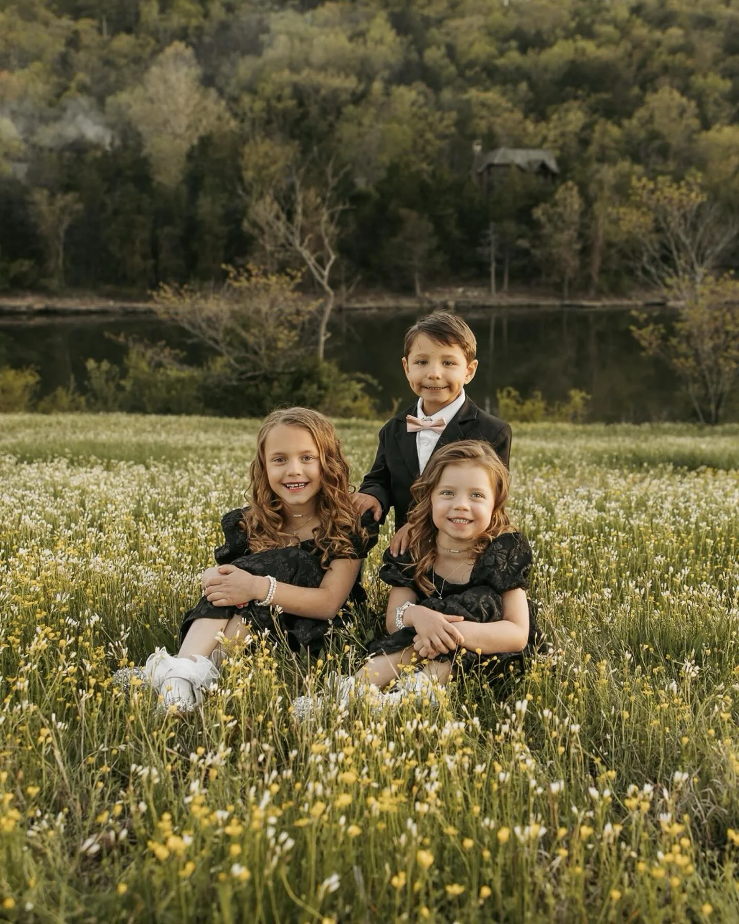These three have hearts as big as their smiles 💛 So much sweetness wrapped up in one session, and what a blessing for their Mimi to have these precious moments of her grandbabies documented forever. ✨

🍂 Fall is right around the corner, and spots a