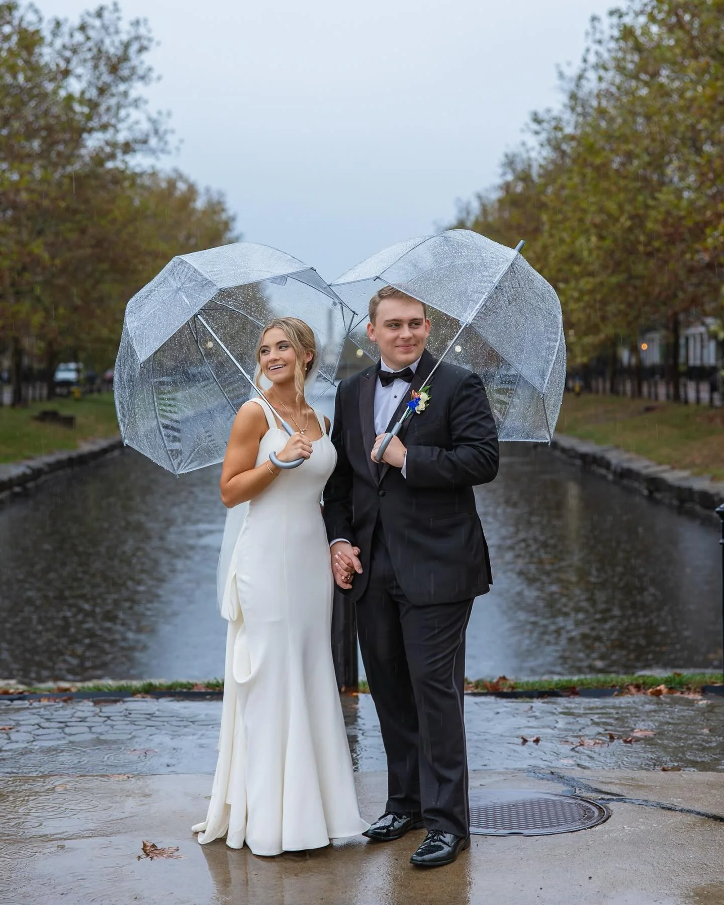 Rain Drops &amp; &ldquo;I Do&rsquo;s&rdquo; ☔️🤍💒
Lauren and Gerrad&rsquo;s wedding this past weekend was filled with so many stories, laughs, and moments that perfectly reflected who they are together. From the sweet tears to the rainy-day portrait