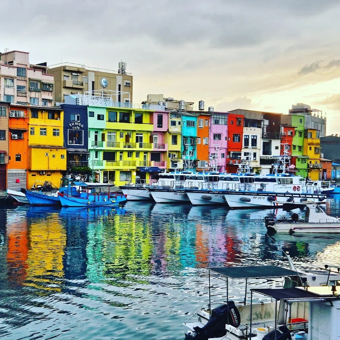 Zhengbin+Fishing+Harbor+Colourful+House.jpg